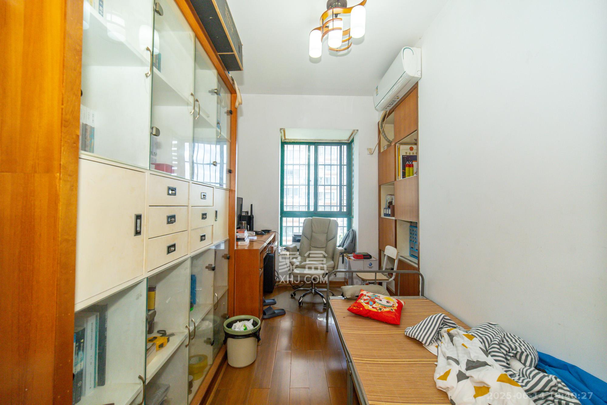 明城公寓 4室2厅2卫 100.0万 明城公寓 4室2厅2卫 100.0万卧室