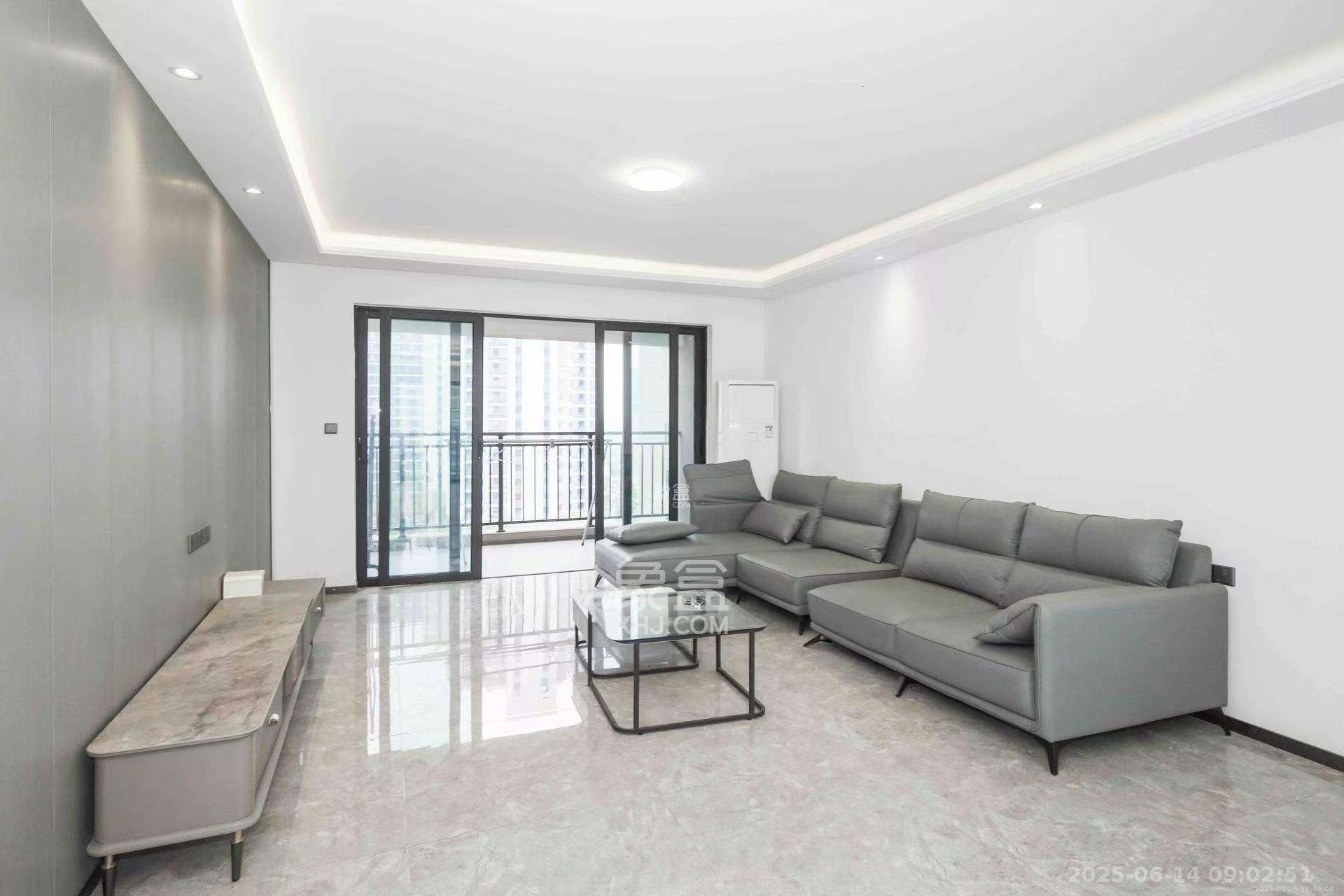 招商华发依云曦城  4室2厅2卫    3000.0元/月室内图