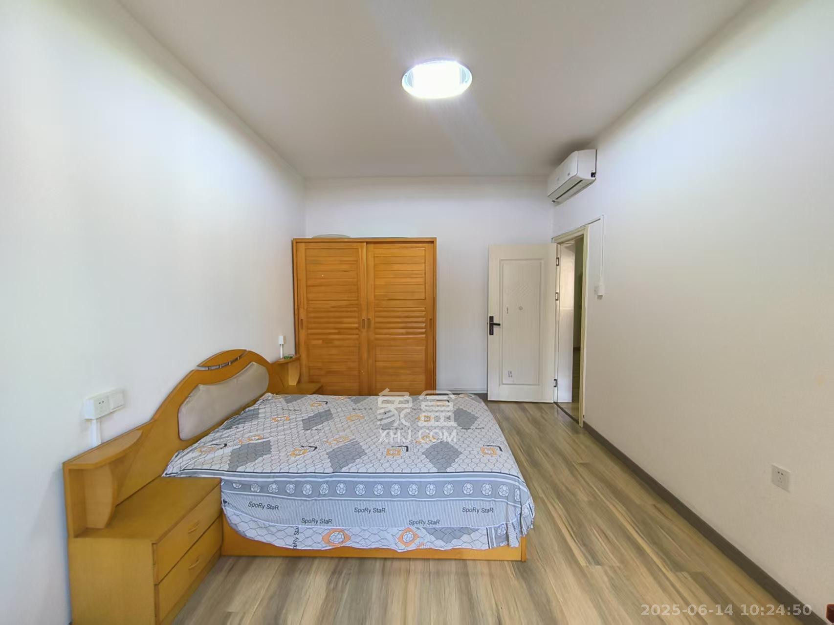 华天大酒店宿舍楼 2室1厅1卫 2600.0元/月 华天大酒店宿舍楼 2室1厅1卫 2600.0元/月室内图