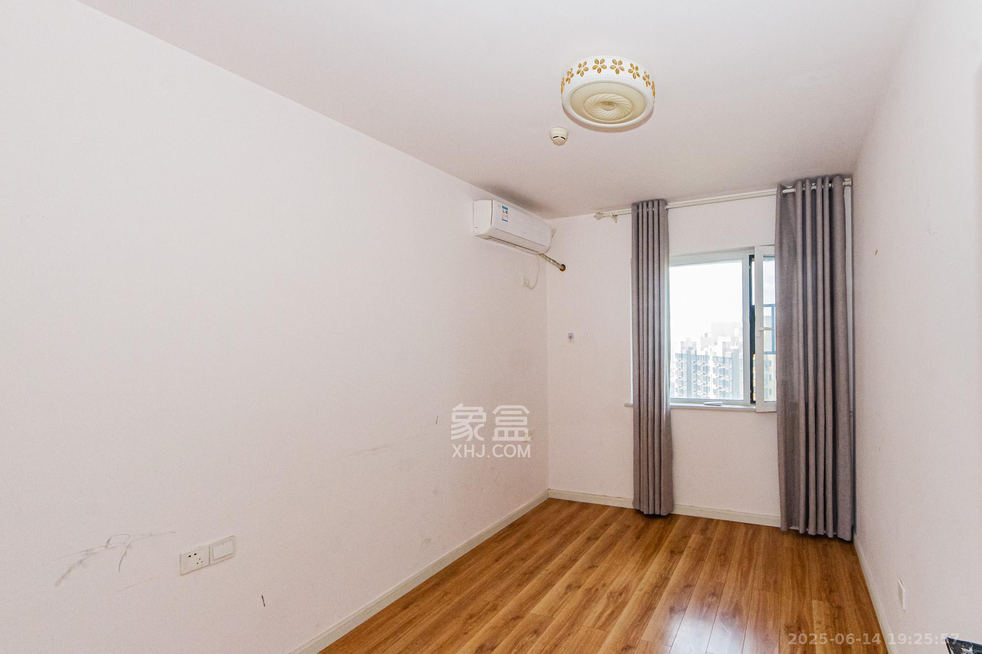 北辰三角洲C2区  3室2厅2卫    185.0万 北辰三角洲C2区  3室2厅2卫    185.0万卧室