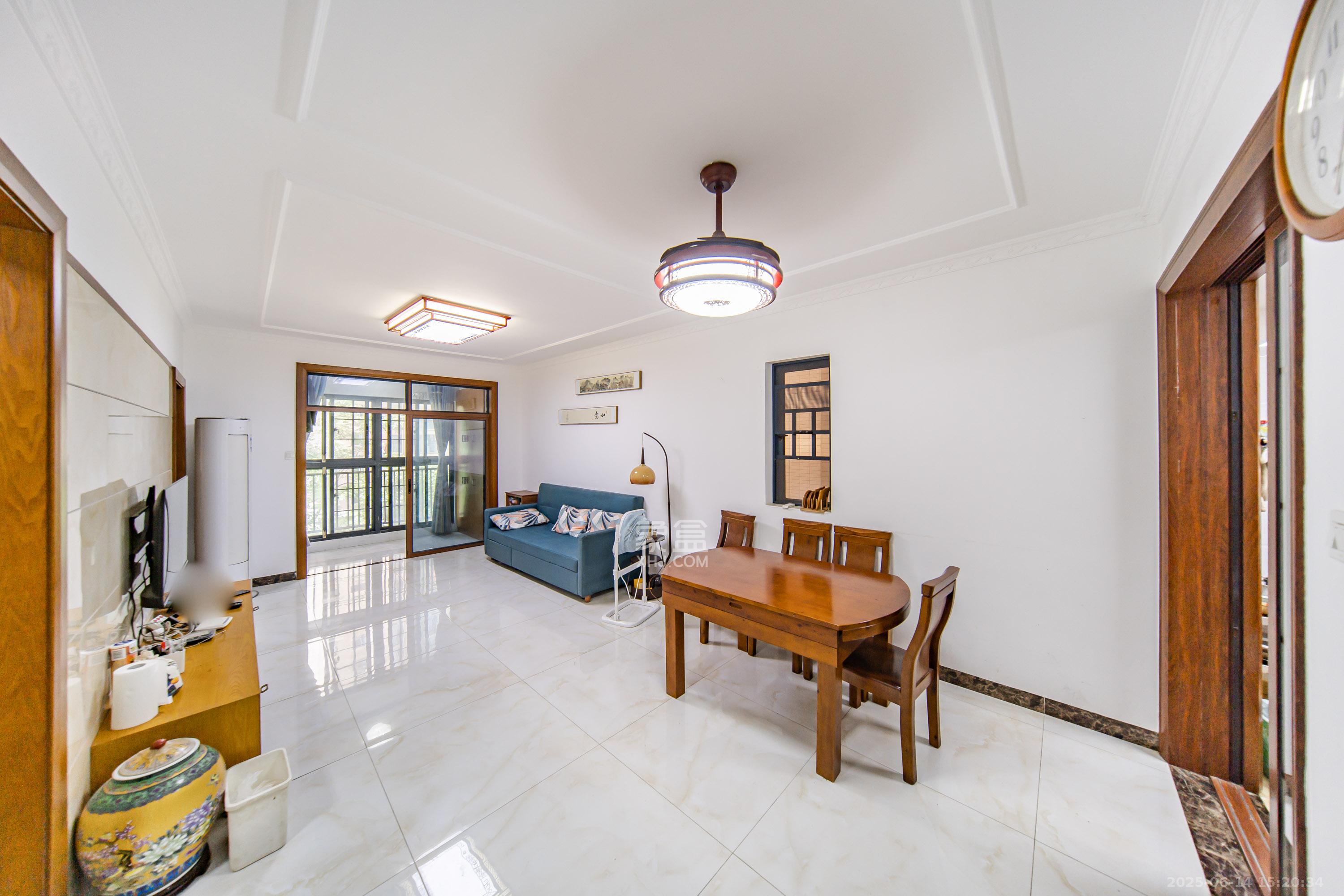 湘熙水郡(观澜海赋家园) 3室2厅1卫 108.0万 湘熙水郡(观澜海赋家园) 3室2厅1卫 108.0万客厅