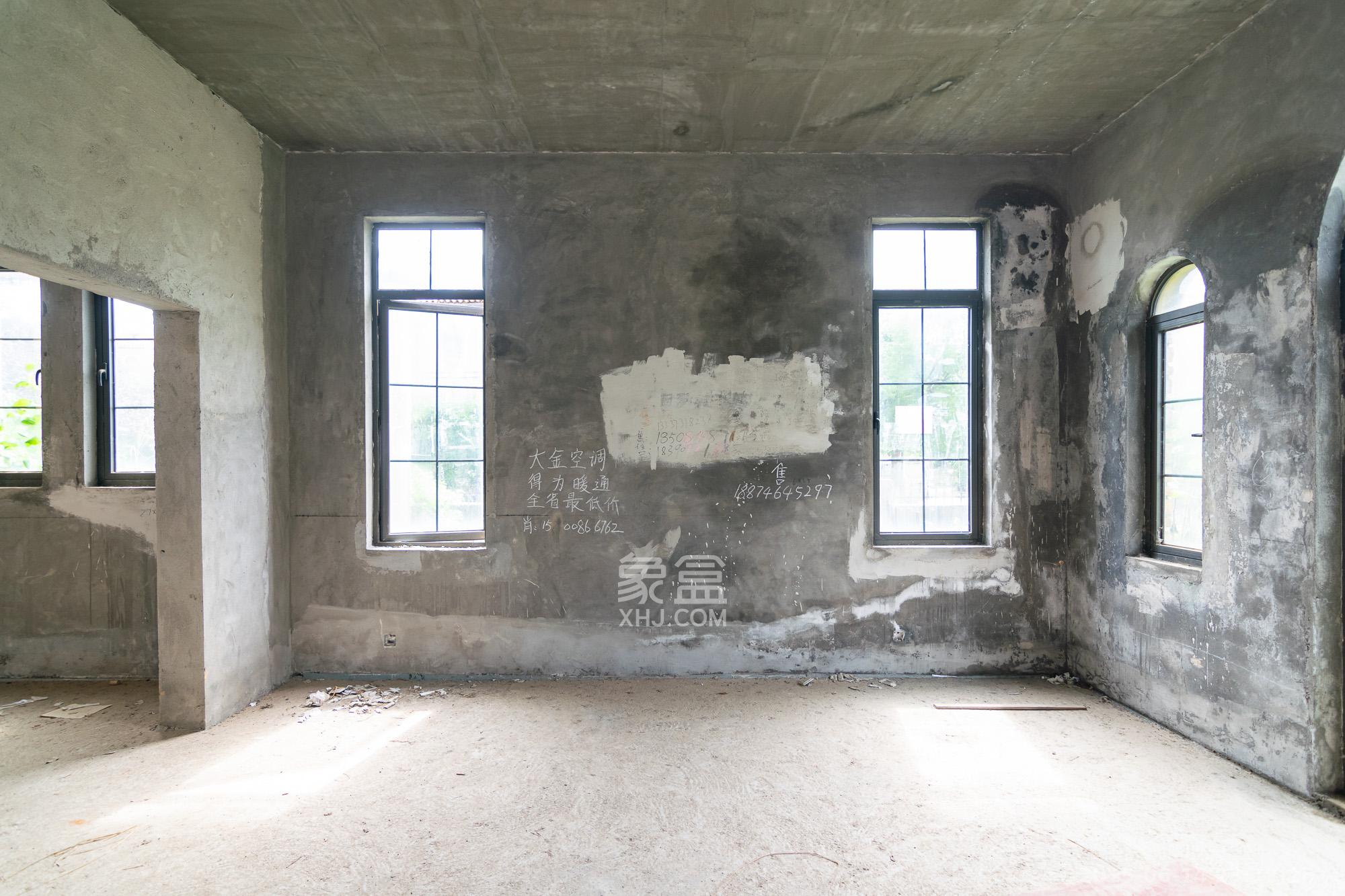 中粮北纬28°别墅 8室3厅4卫 868.0万 中粮北纬28°别墅 8室3厅4卫 868.0万客厅