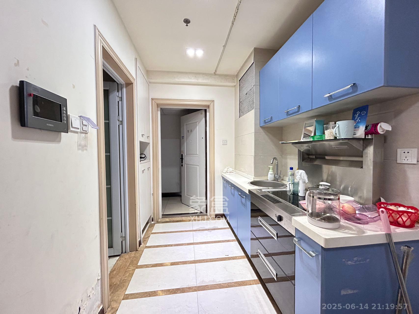 西子一间  1室1厅1卫    1700.0元/月 西子一间  1室1厅1卫    1700.0元/月室内图