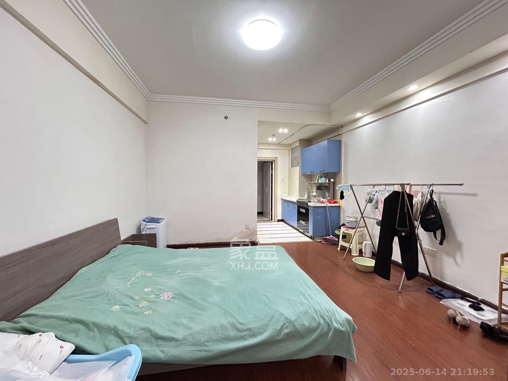 西子一间  1室1厅1卫    1700.0元/月 西子一间  1室1厅1卫    1700.0元/月室内图