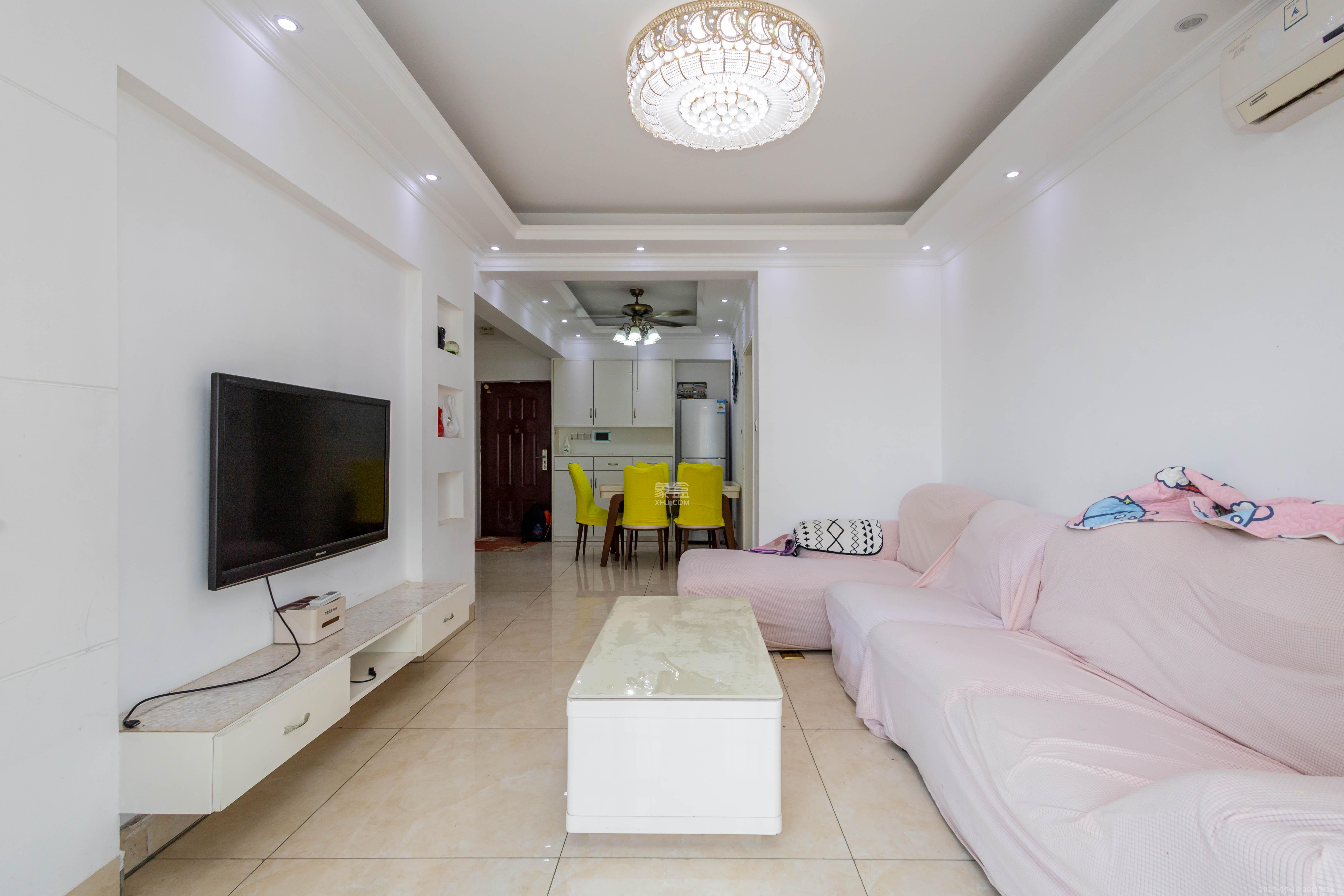 中国铁建国际城二期 2室2厅1卫 42.0万 中国铁建国际城二期 2室2厅1卫 42.0万客厅