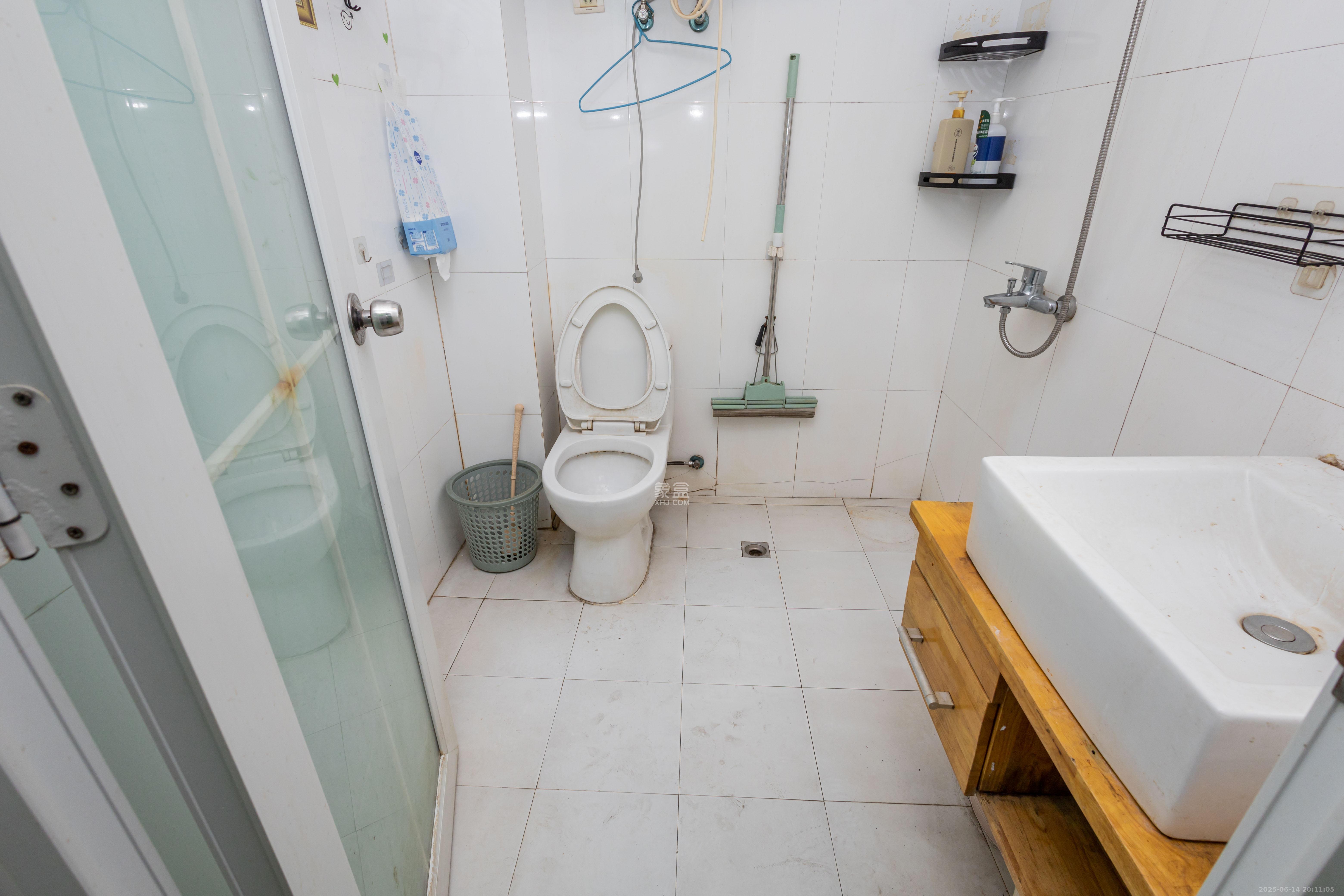 未来蜂巢 1室1厅1卫 16.0万 未来蜂巢 1室1厅1卫 16.0万卫生间