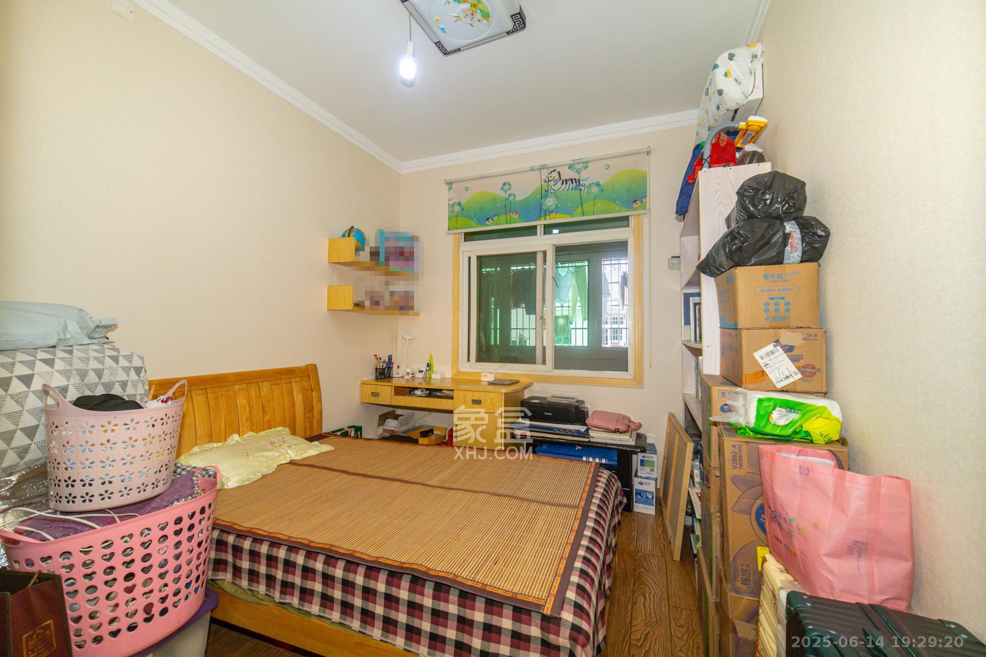 圆梦花园 4室2厅1卫 49.8万 圆梦花园 4室2厅1卫 49.8万卧室