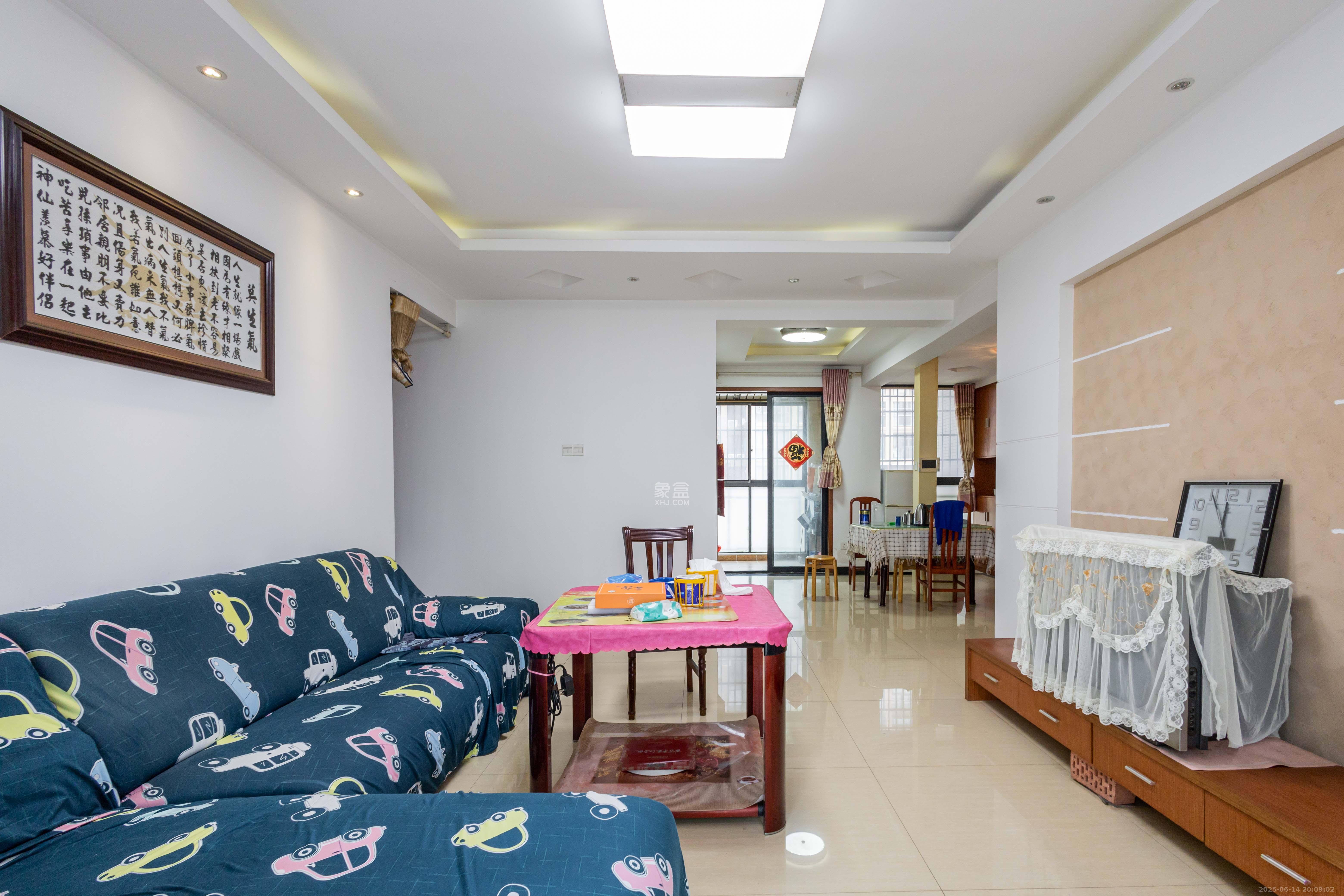 辉煌国际城一期 3室2厅2卫 99.8万 辉煌国际城一期 3室2厅2卫 99.8万客厅