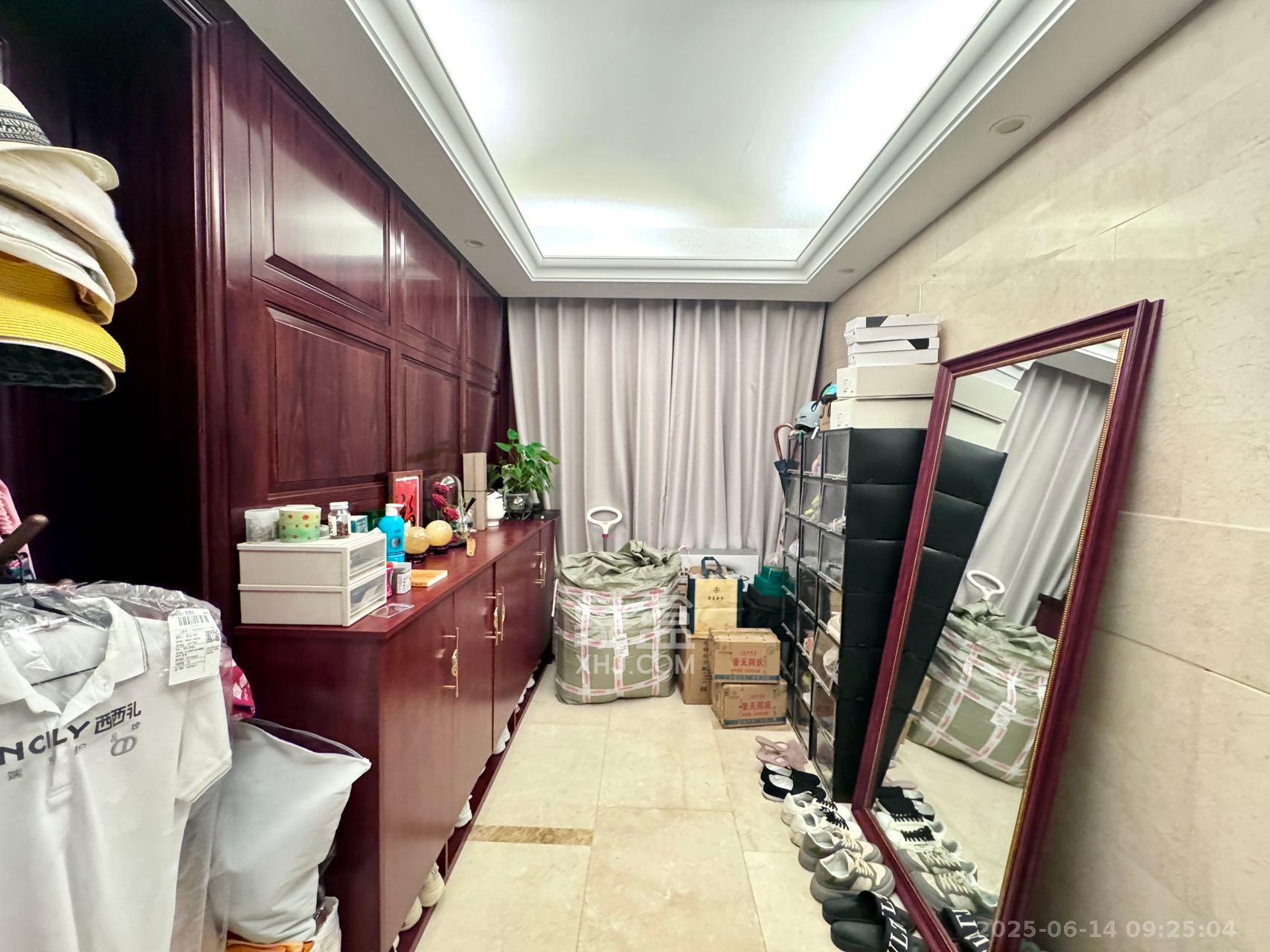 运达中央广场一、二期  3室2厅3卫    11000.0元/月 运达中央广场一、二期  3室2厅3卫    11000.0元/月室内图