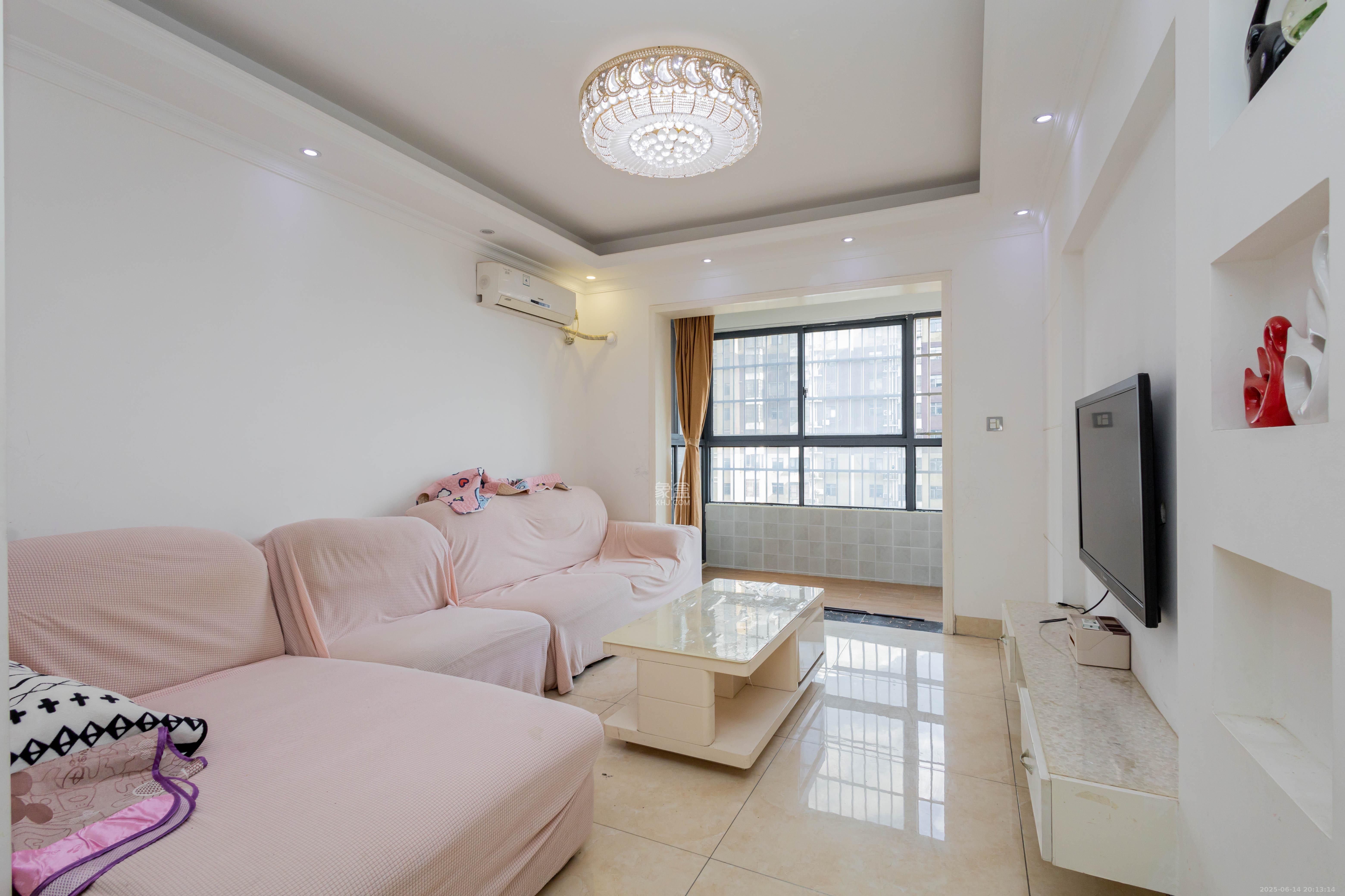 中国铁建国际城二期 2室2厅1卫 42.0万 中国铁建国际城二期 2室2厅1卫 42.0万客厅