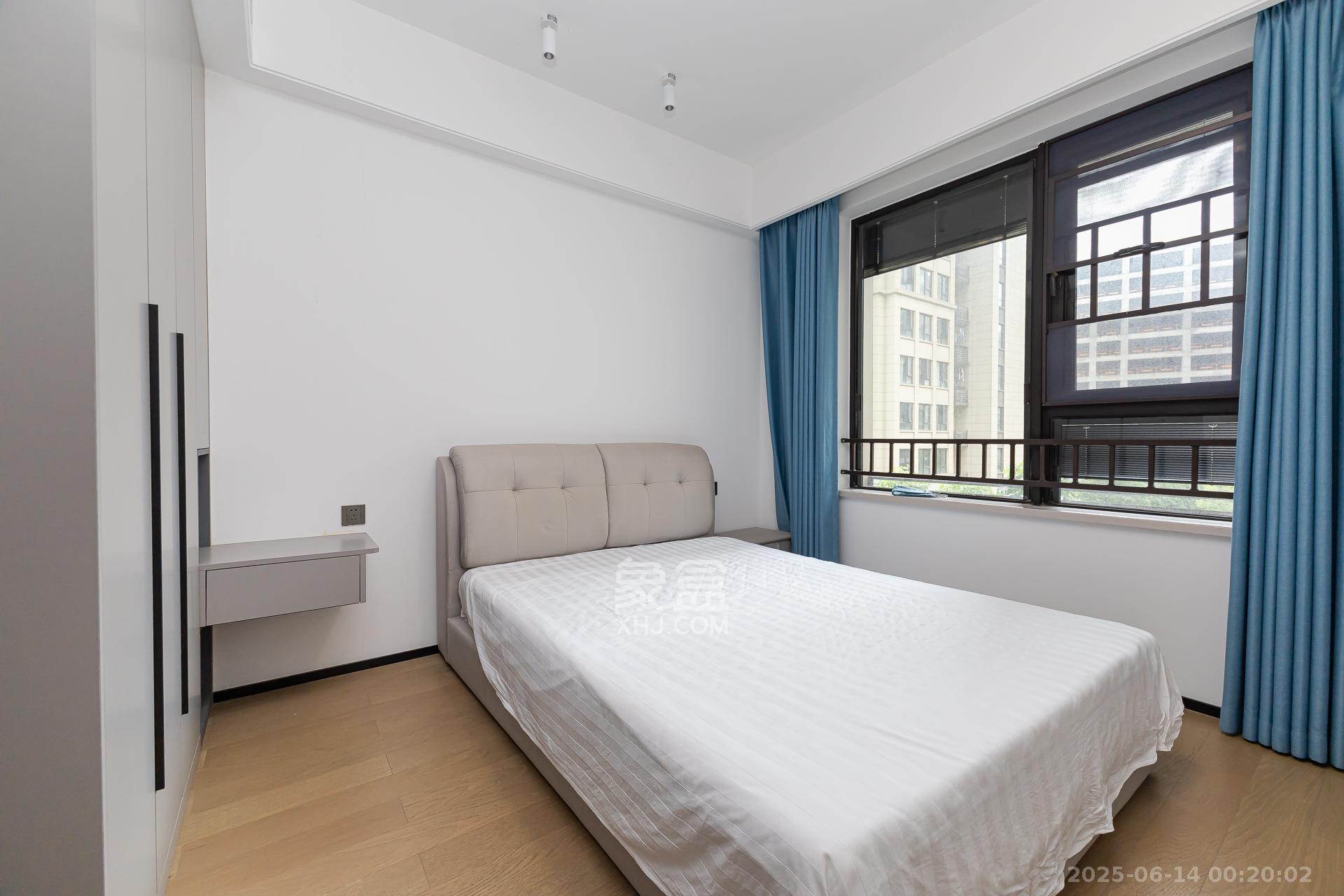 万科滨河道 3室2厅2卫 135.0万 万科滨河道 3室2厅2卫 135.0万卧室