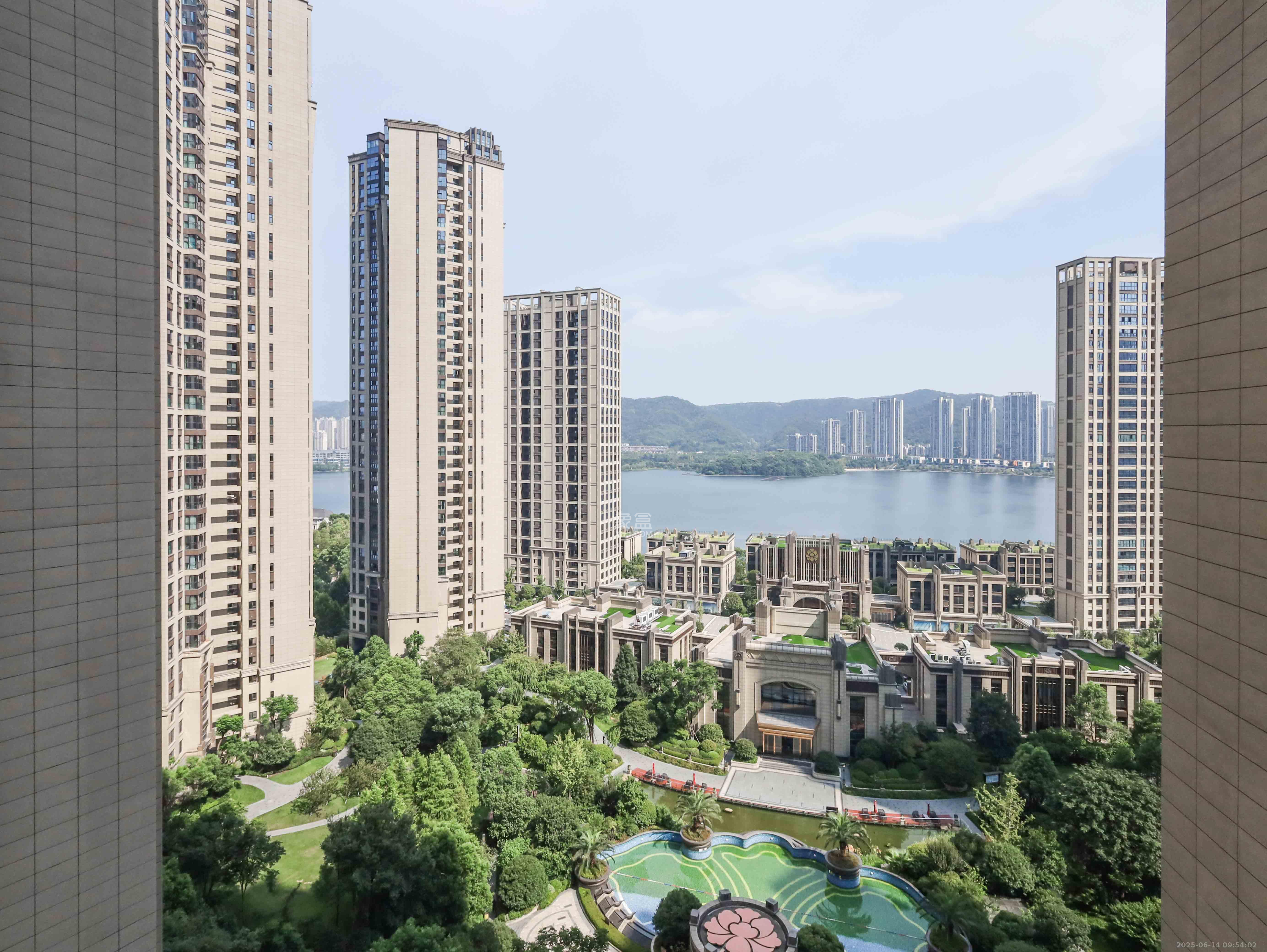 晟通牡丹舸  3室2厅2卫   520.00万阳台