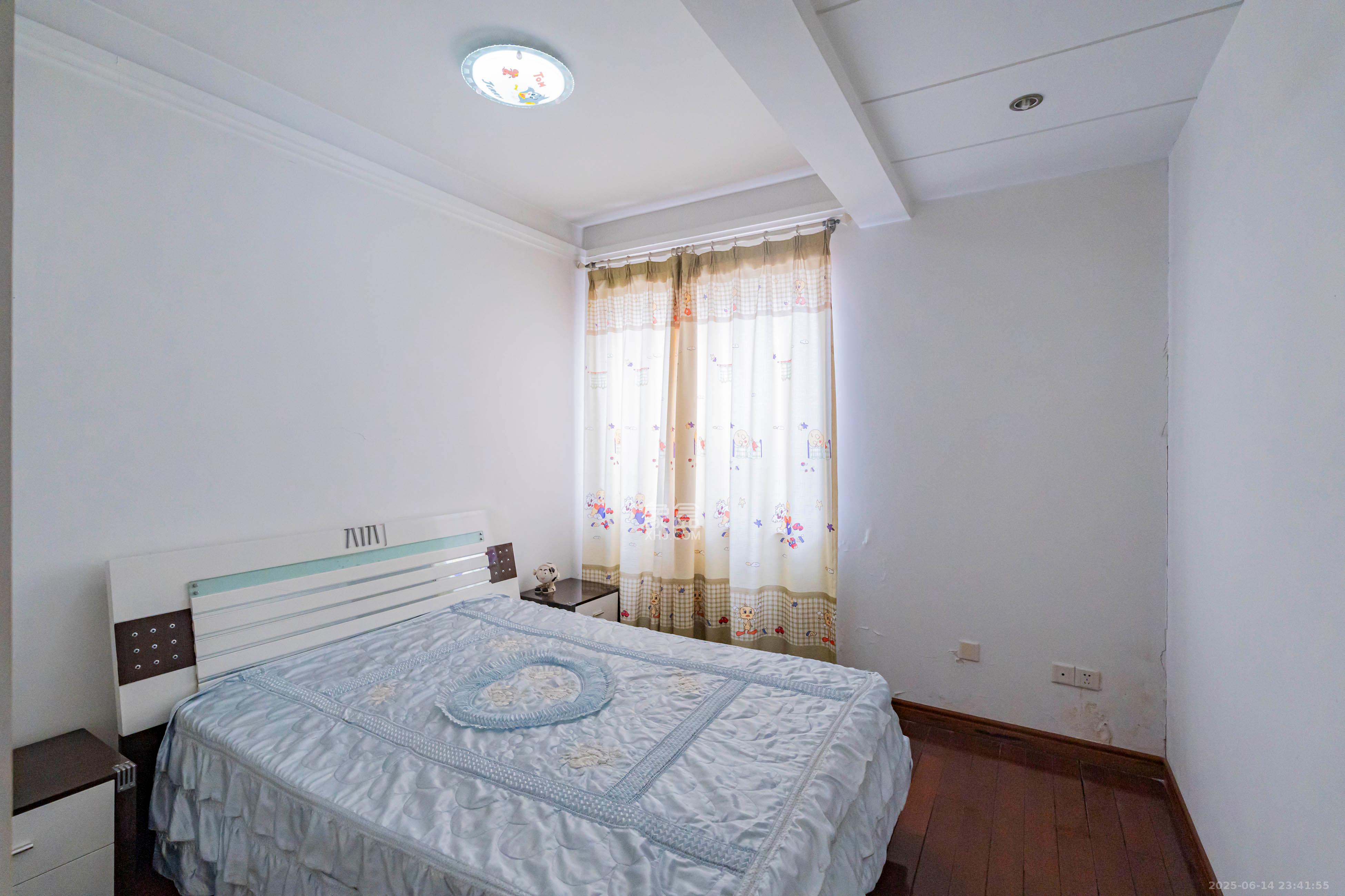 富兴金地大厦  3室2厅2卫    150.0万 富兴金地大厦  3室2厅2卫    150.0万卧室