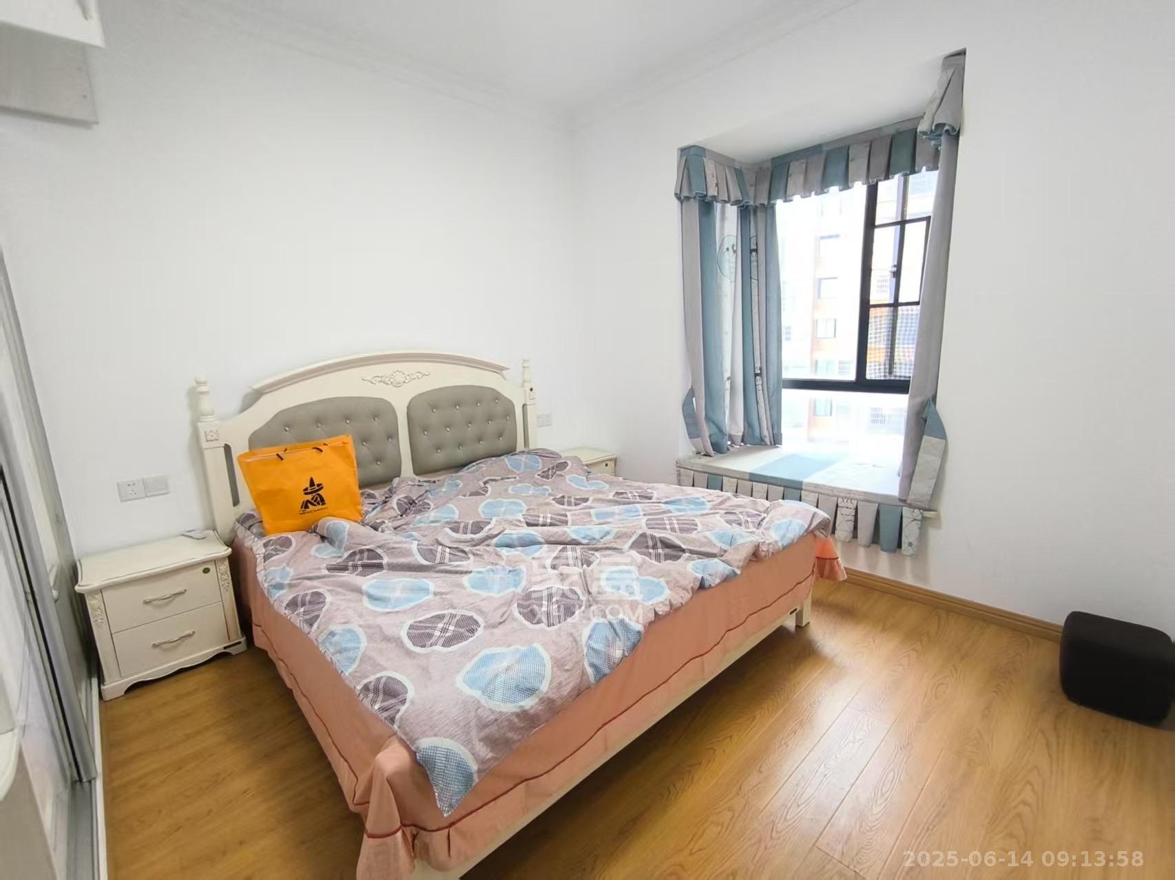 紫华郡 3室2厅1卫 2400.0元/月 紫华郡 3室2厅1卫 2400.0元/月室内图