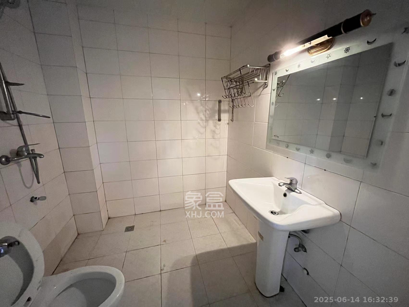 中建五局天心苑  3室2厅2卫    2000.0元/月 中建五局天心苑  3室2厅2卫    2000.0元/月室内图