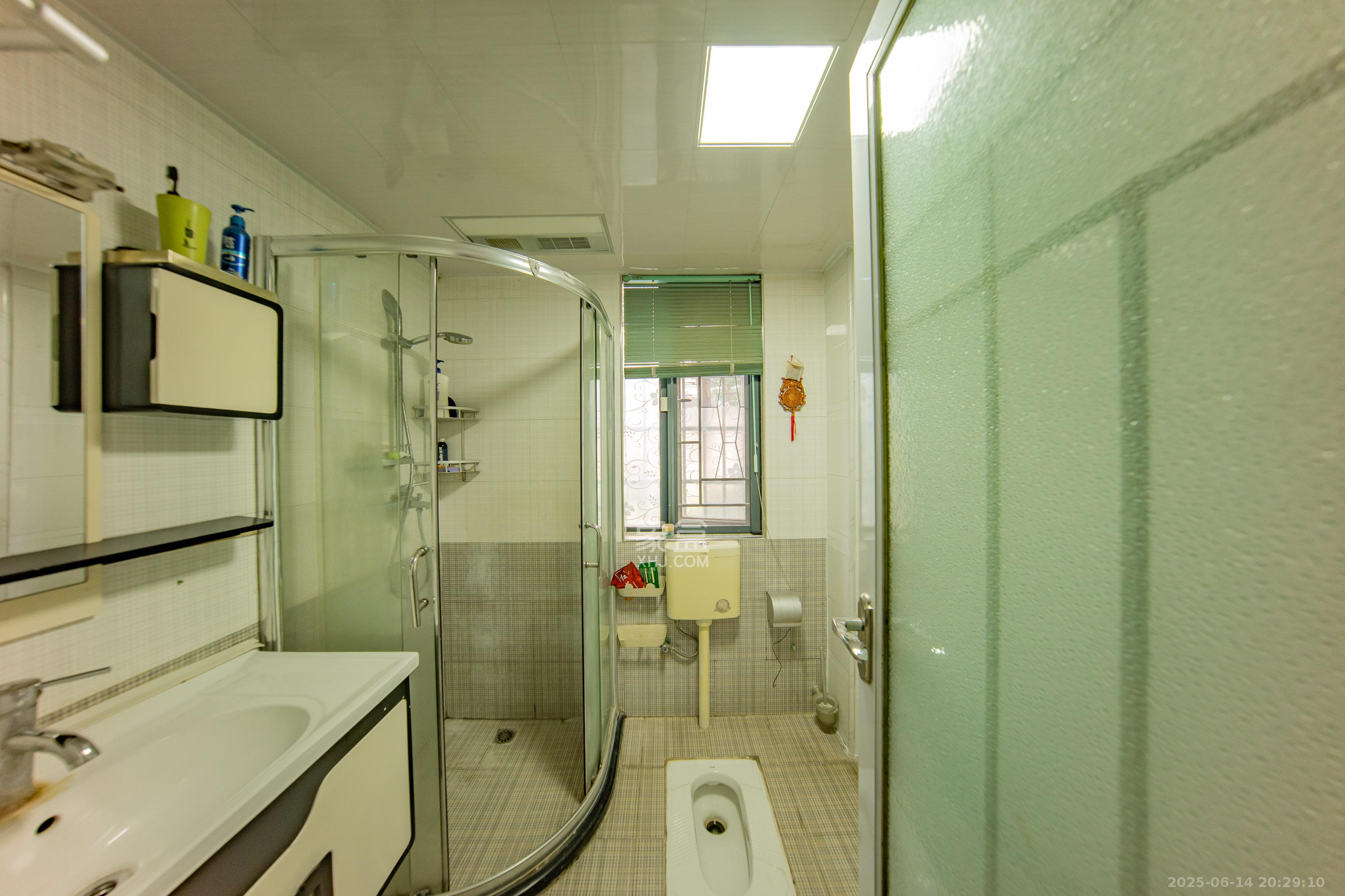 中建麓山和苑  3室2厅1卫   62.00万卫生间
