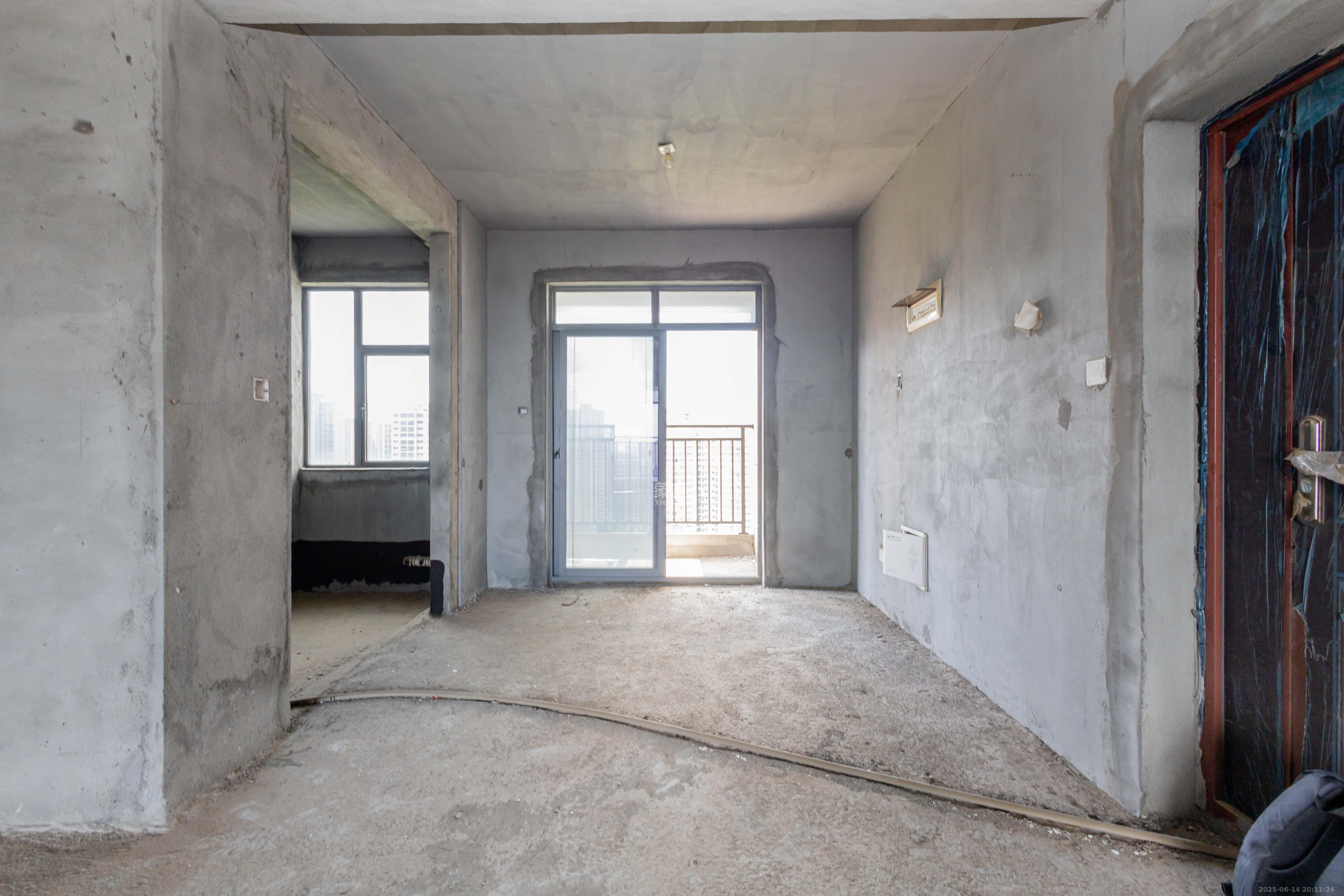 湘预家园  4室2厅2卫    83.8万 湘预家园  4室2厅2卫    83.8万客厅