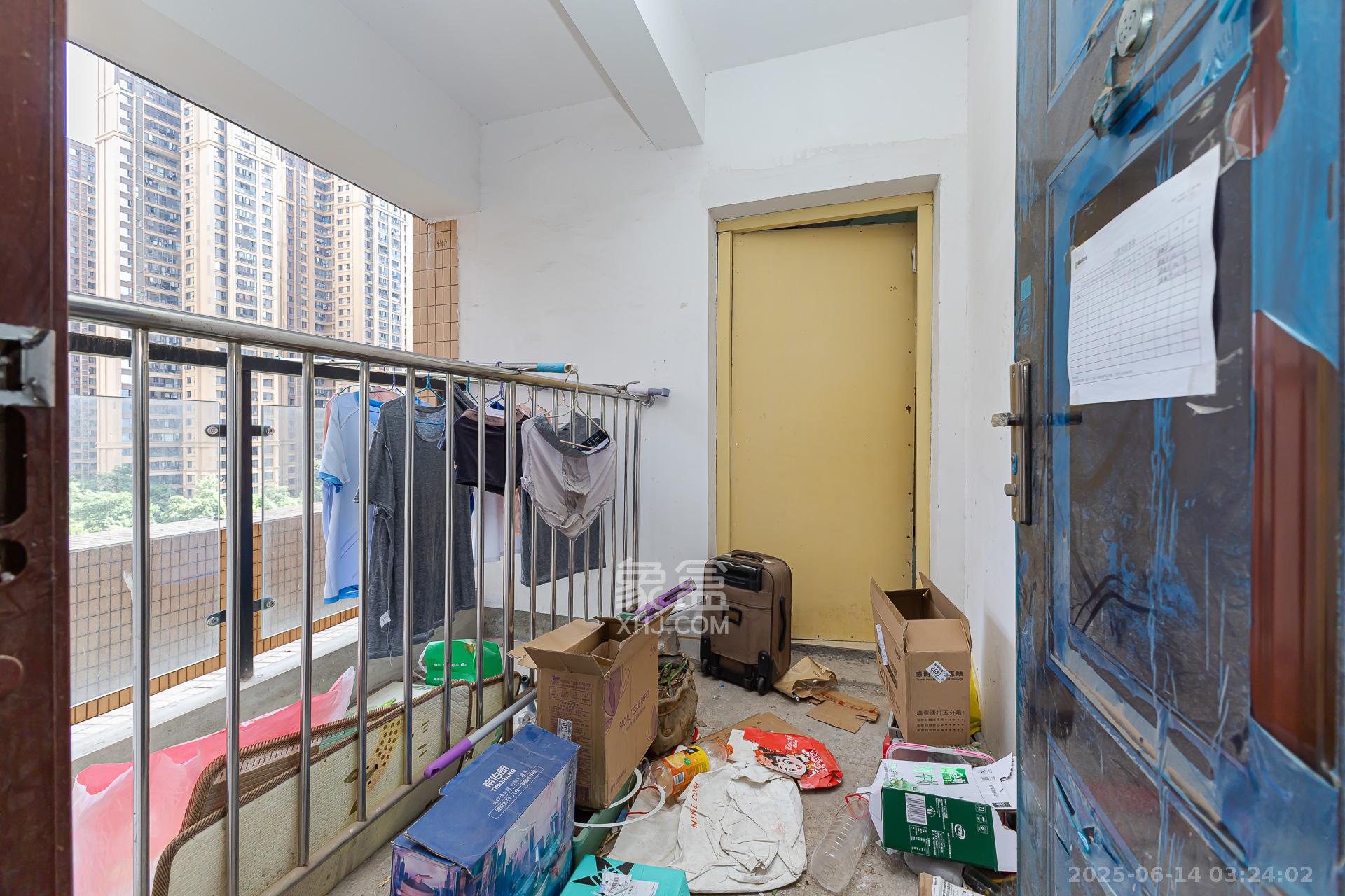 润和又一城 3室2厅2卫 90.0万 润和又一城 3室2厅2卫 90.0万客厅