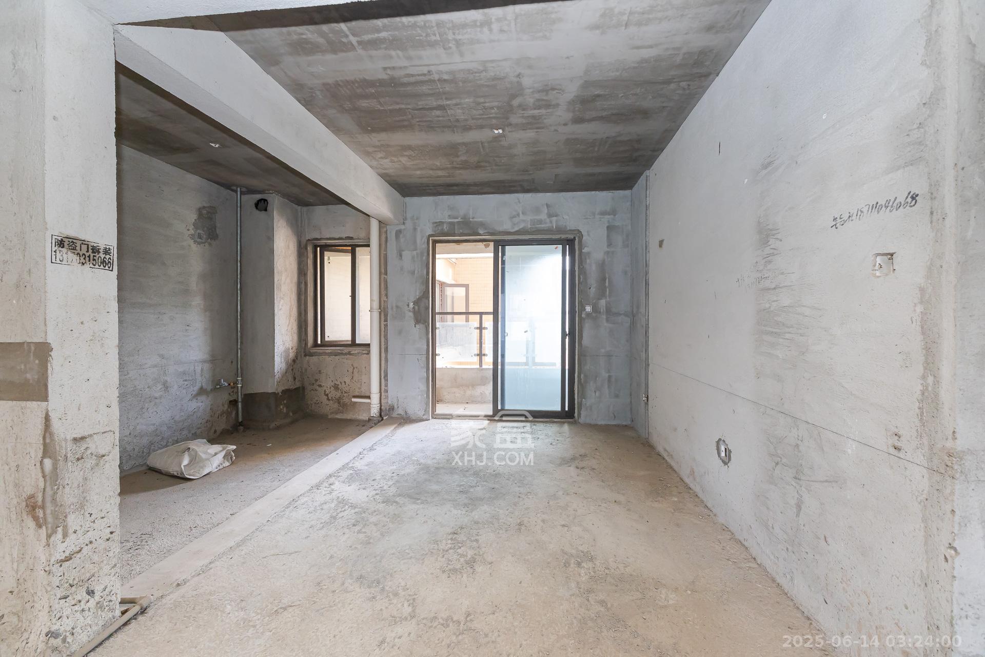 润和又一城 3室2厅2卫 90.0万 润和又一城 3室2厅2卫 90.0万客厅