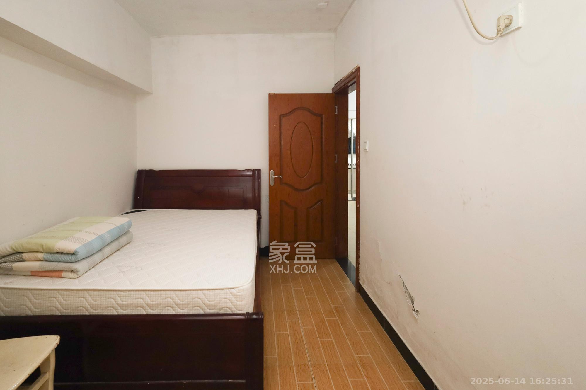 极目楚天  2室2厅1卫    2400.0元/月 极目楚天  2室2厅1卫    2400.0元/月室内图