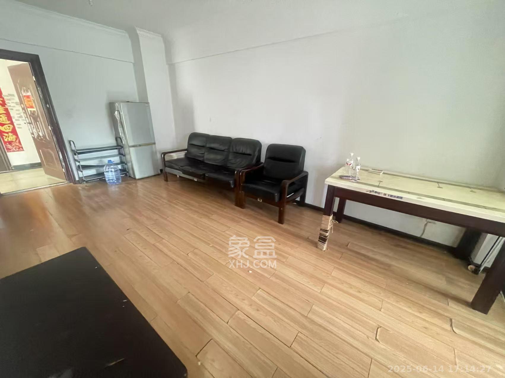 添景阁 2室1厅1卫 1800.0元/月 添景阁 2室1厅1卫 1800.0元/月室内图