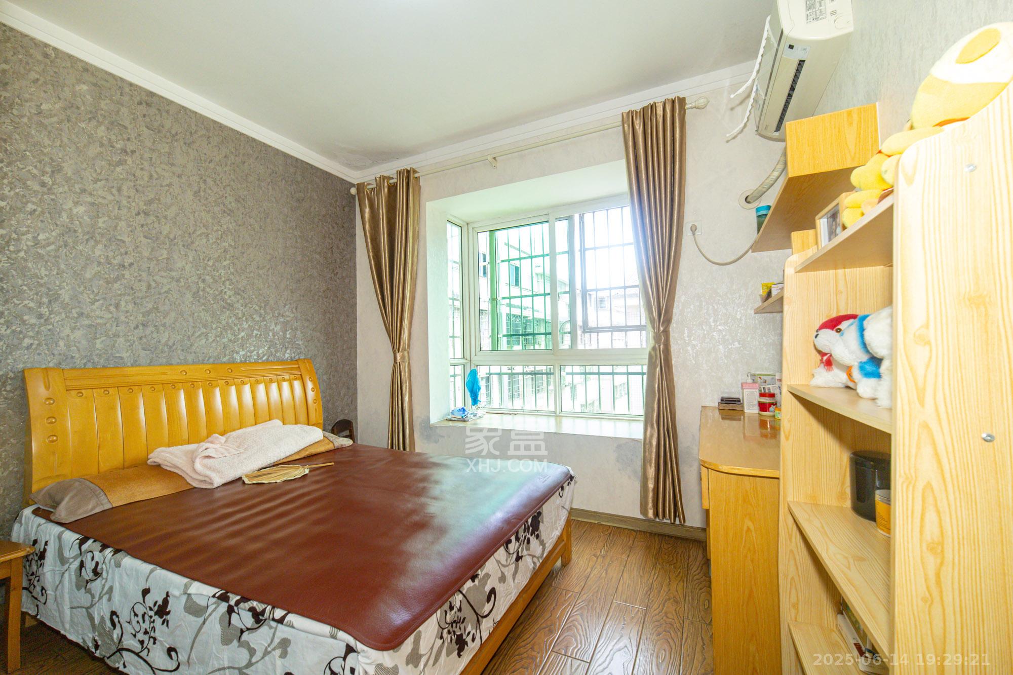 圆梦花园 4室2厅1卫 49.8万 圆梦花园 4室2厅1卫 49.8万卧室