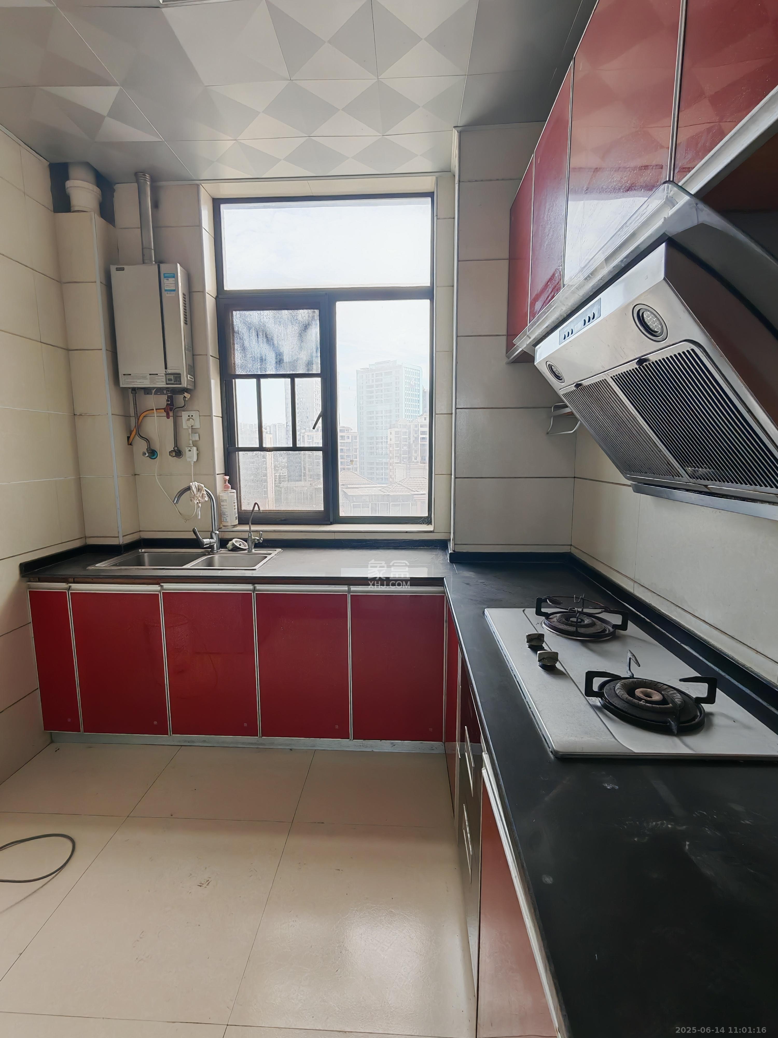 枫华府第 3室2厅2卫 1500.0元/月 枫华府第 3室2厅2卫 1500.0元/月室内图