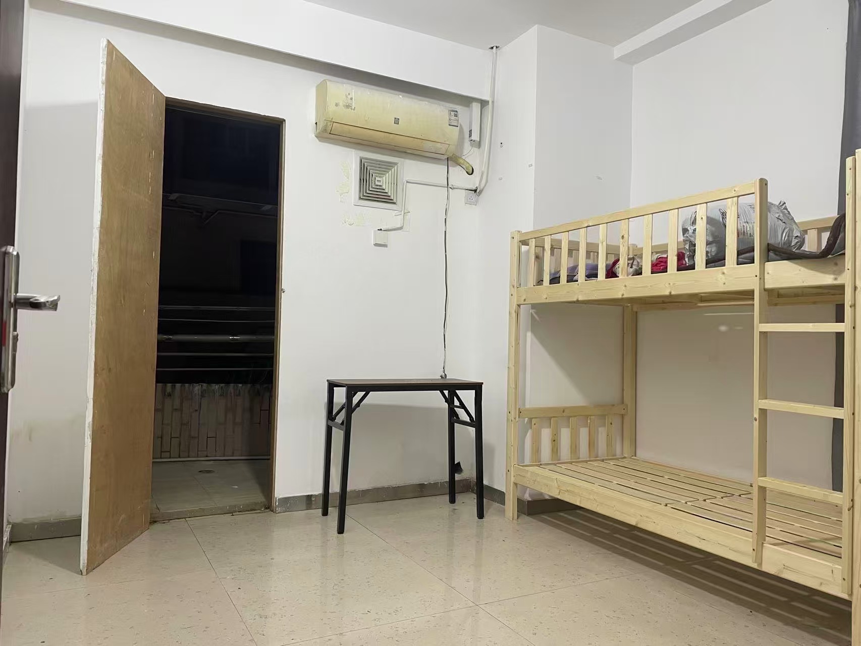 永兴阁A座  5室2厅2卫   2300.00元/月室内图