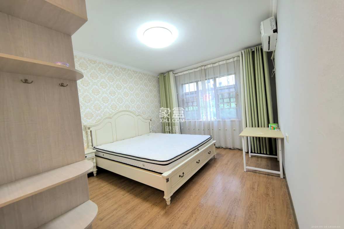 江山帝景哈佛  4室2厅1卫    2400.0元/月 江山帝景哈佛  4室2厅1卫    2400.0元/月室内图