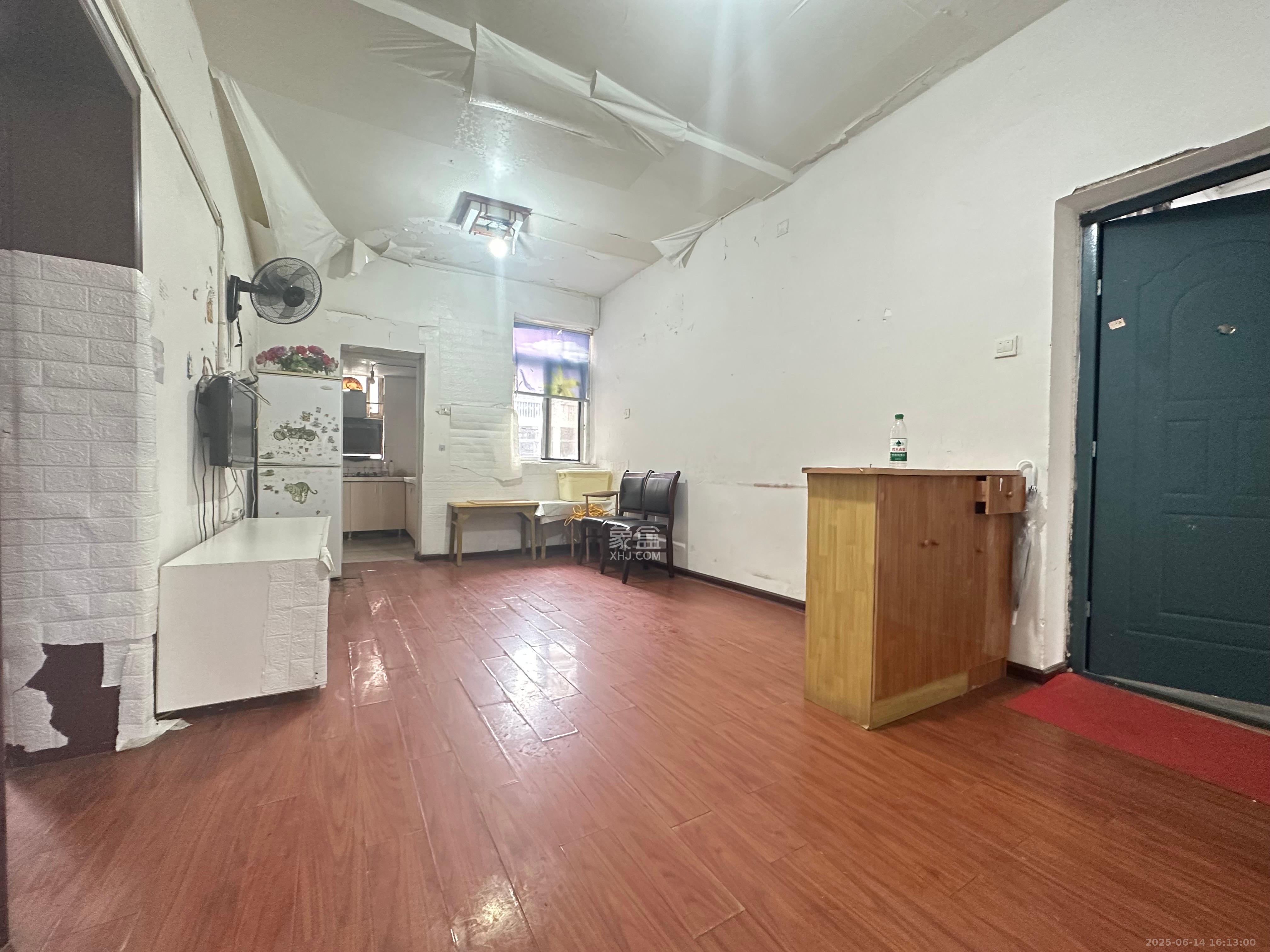 新湘路社区  3室2厅1卫    2100.0元/月 新湘路社区  3室2厅1卫    2100.0元/月