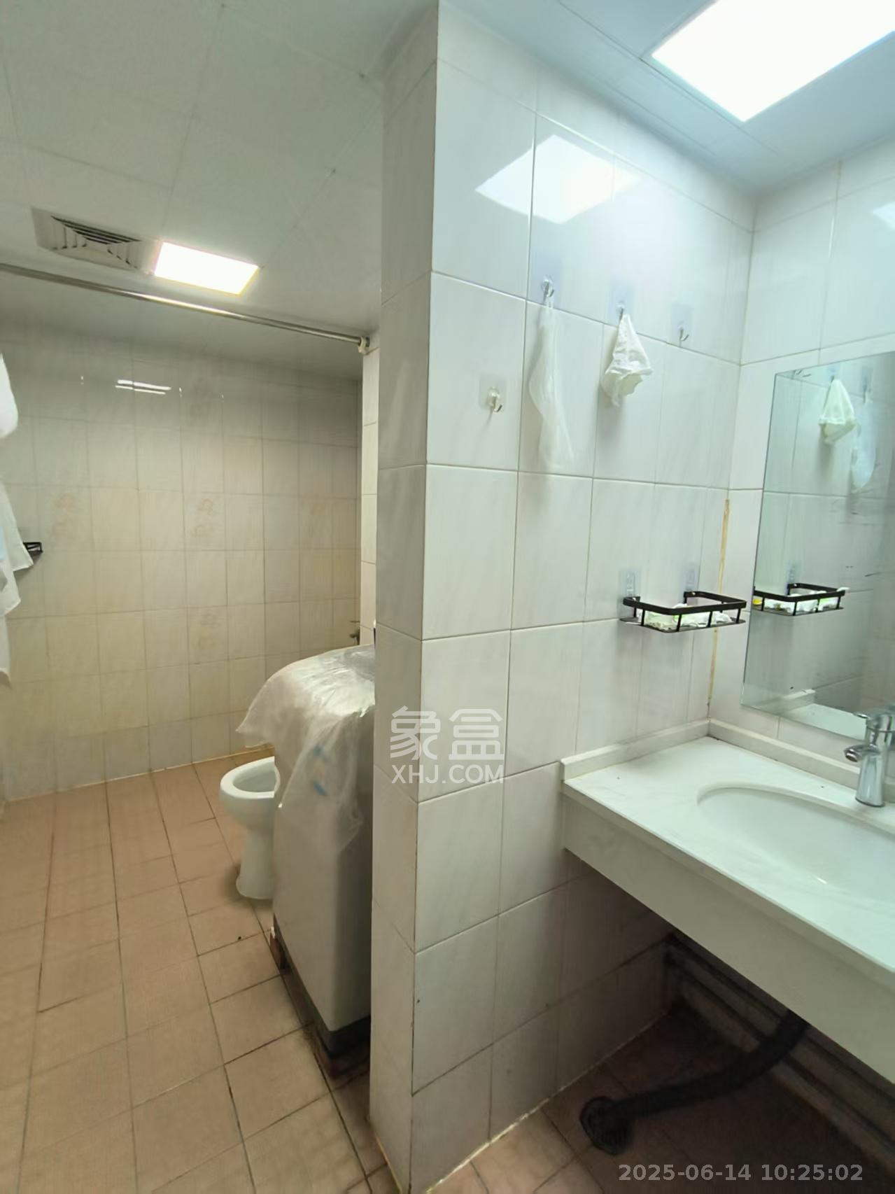 华天大酒店宿舍楼 2室1厅1卫 2600.0元/月 华天大酒店宿舍楼 2室1厅1卫 2600.0元/月室内图