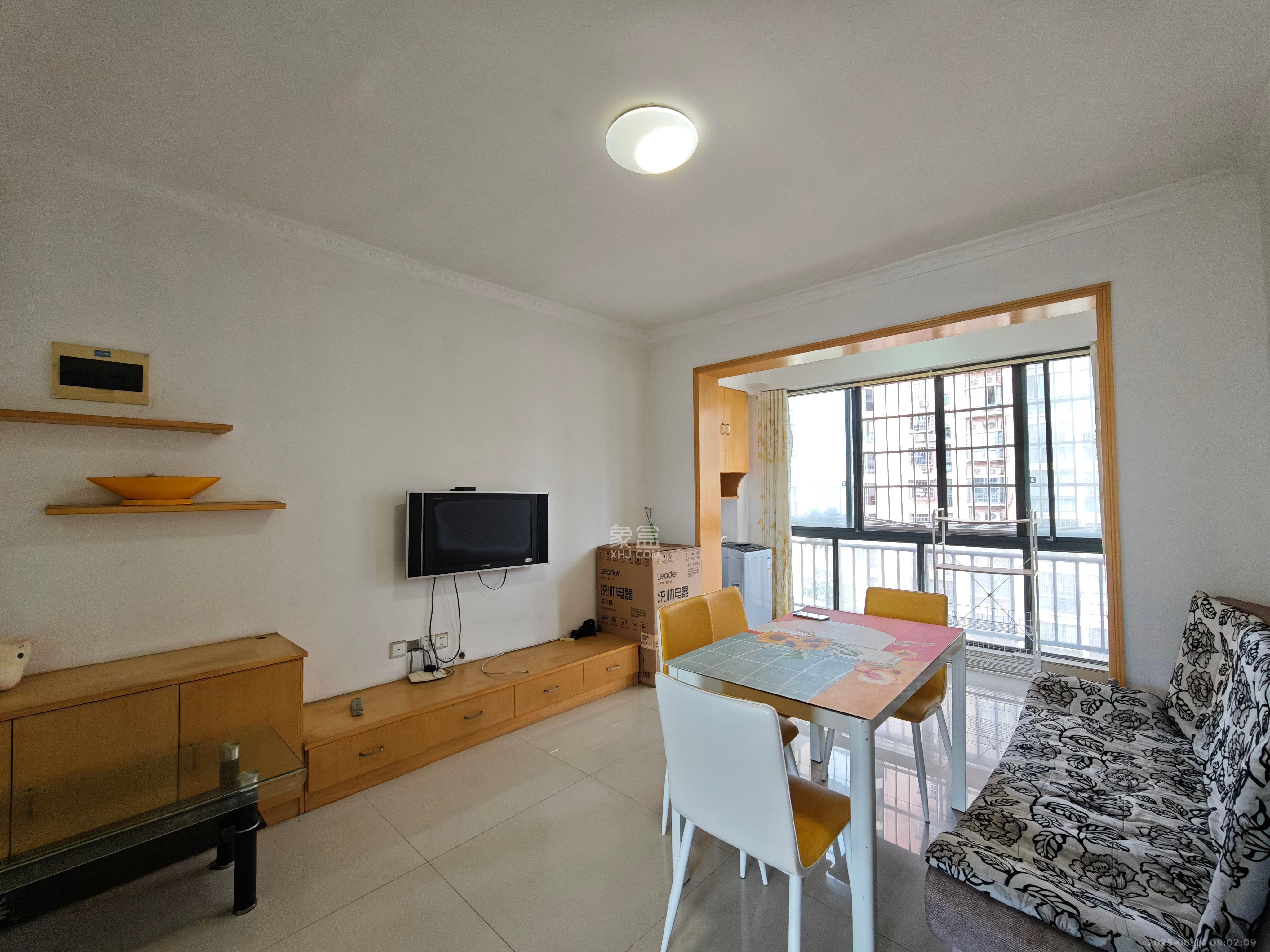 翡翠华庭 3室2厅1卫 2300.0元/月 翡翠华庭 3室2厅1卫 2300.0元/月室内图