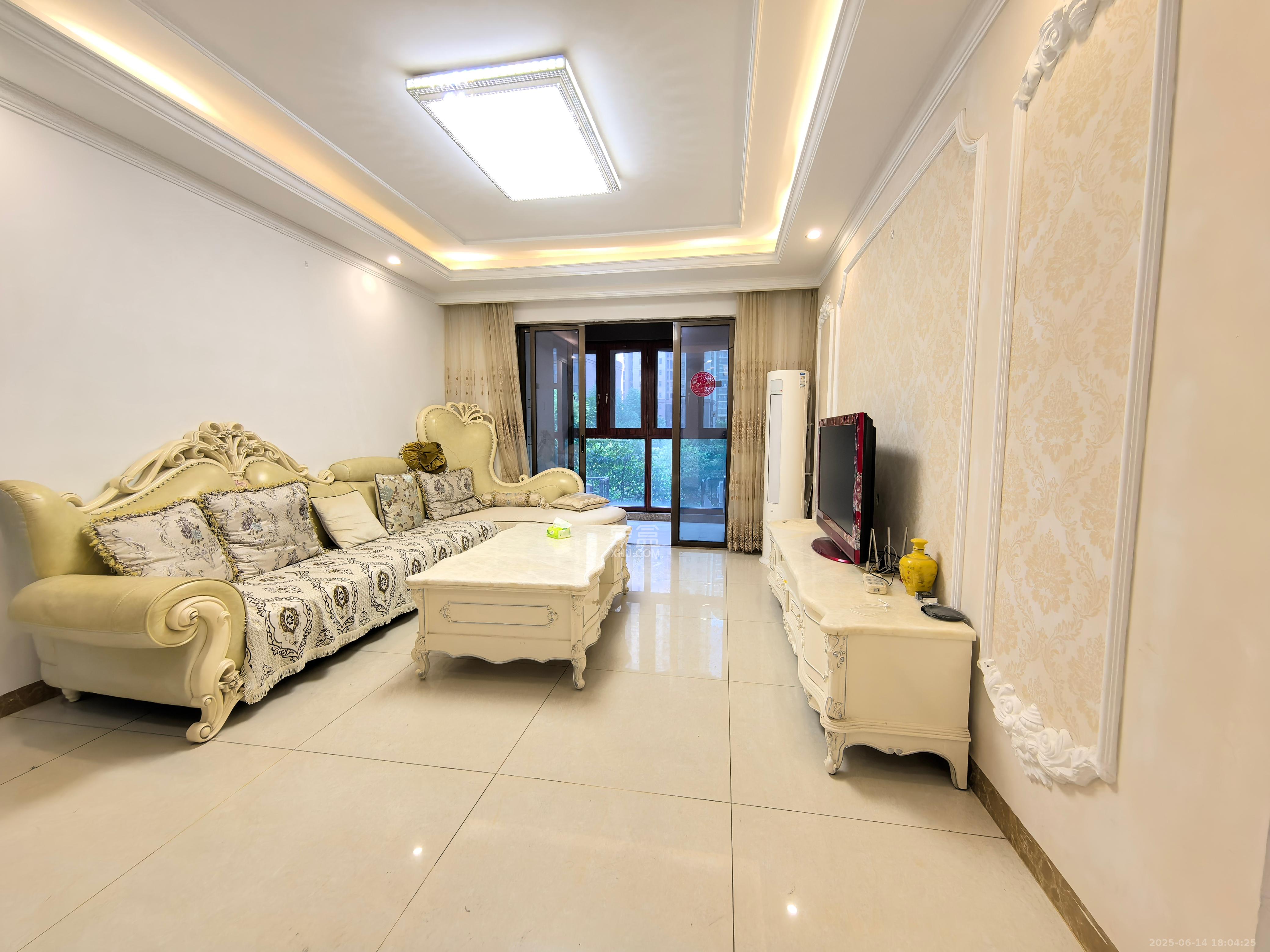 江山帝景哈佛  4室2厅1卫    2400.0元/月 江山帝景哈佛  4室2厅1卫    2400.0元/月