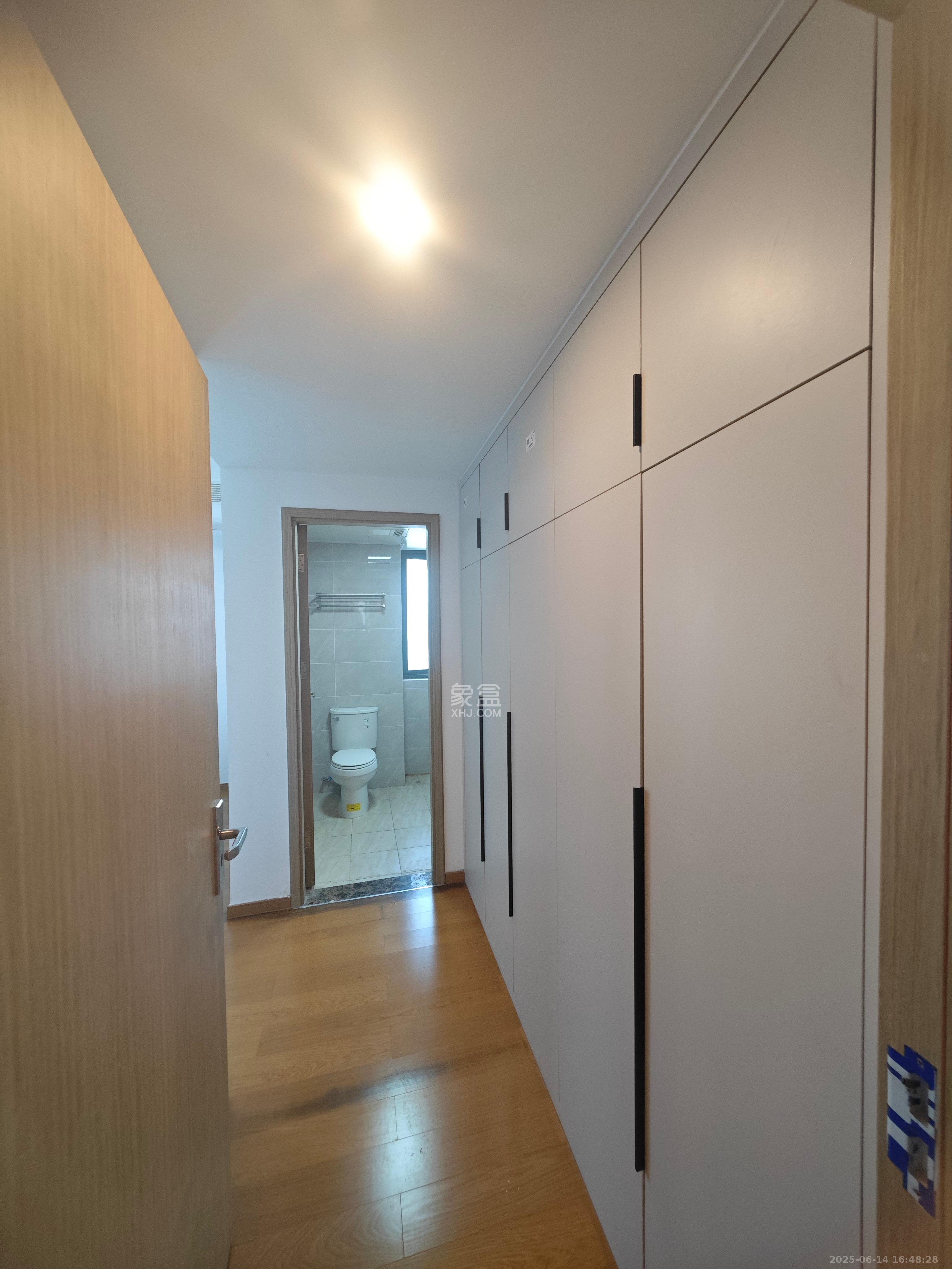 清控湖山雅居南区  3室2厅2卫   2600.00元/月室内图