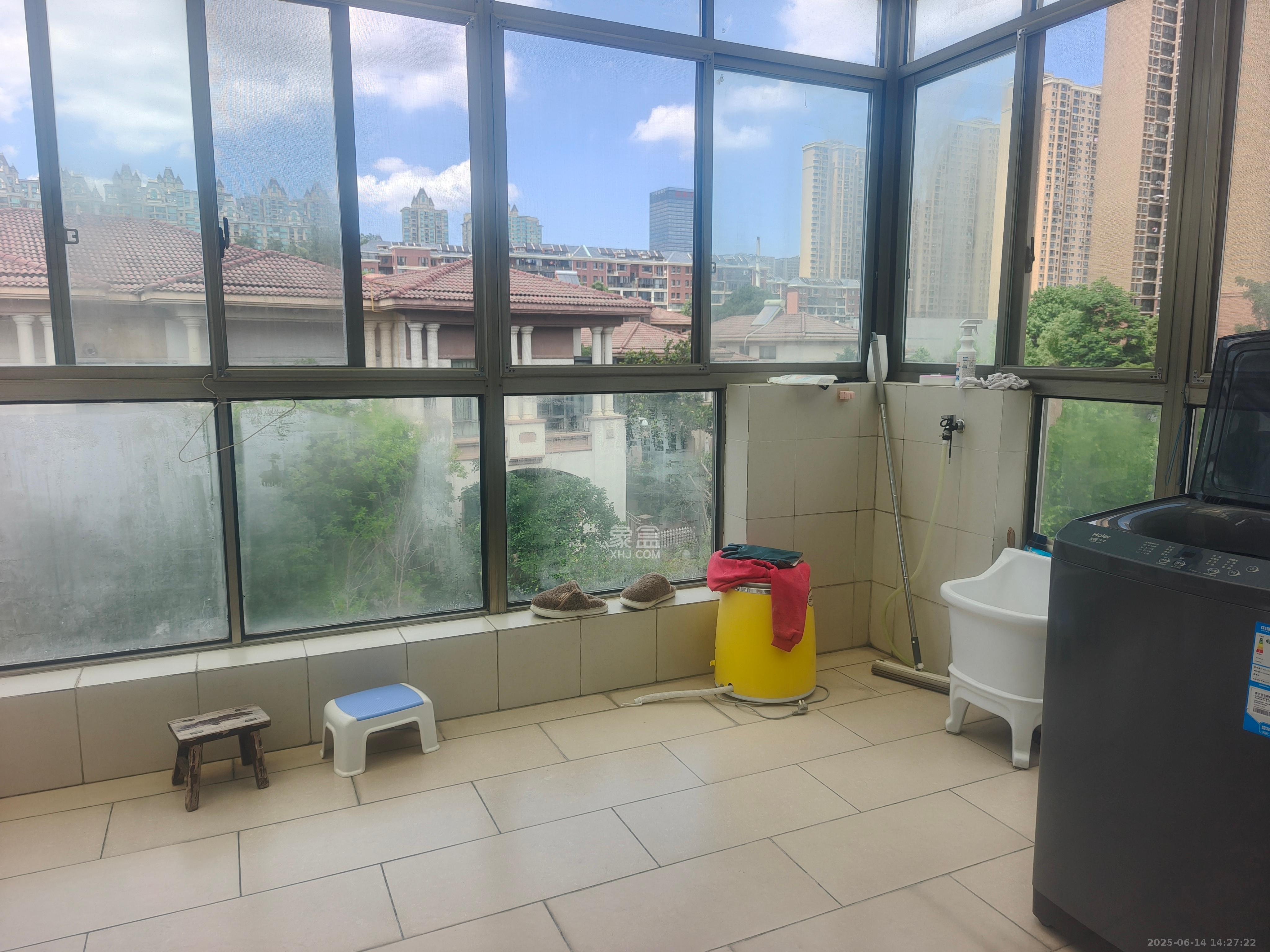 卓越蔚蓝海岸一期 4室2厅2卫 4500.0元/月 卓越蔚蓝海岸一期 4室2厅2卫 4500.0元/月室内图