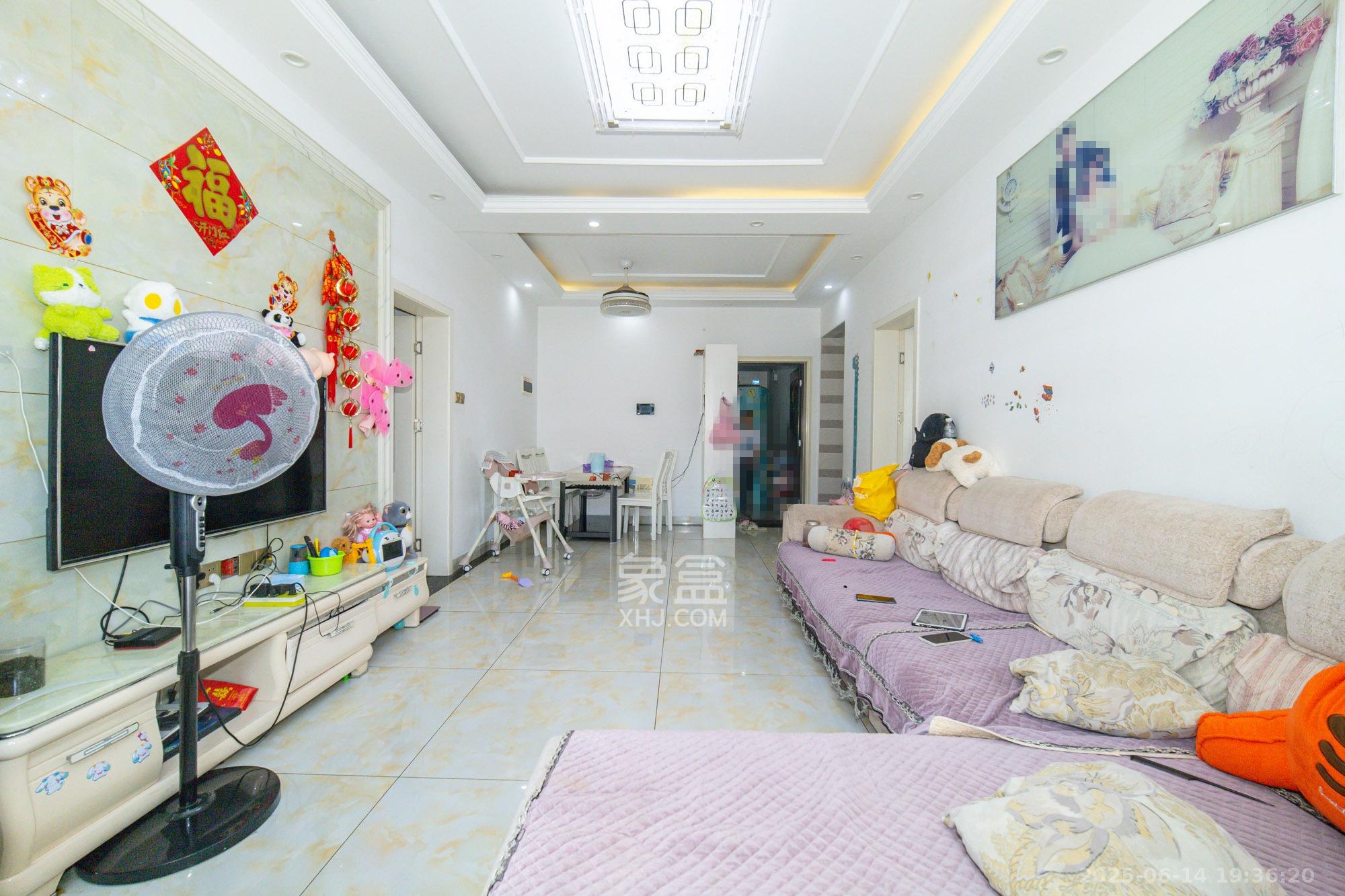 楚天世纪城西苑 2室2厅1卫 49.8万 楚天世纪城西苑 2室2厅1卫 49.8万客厅