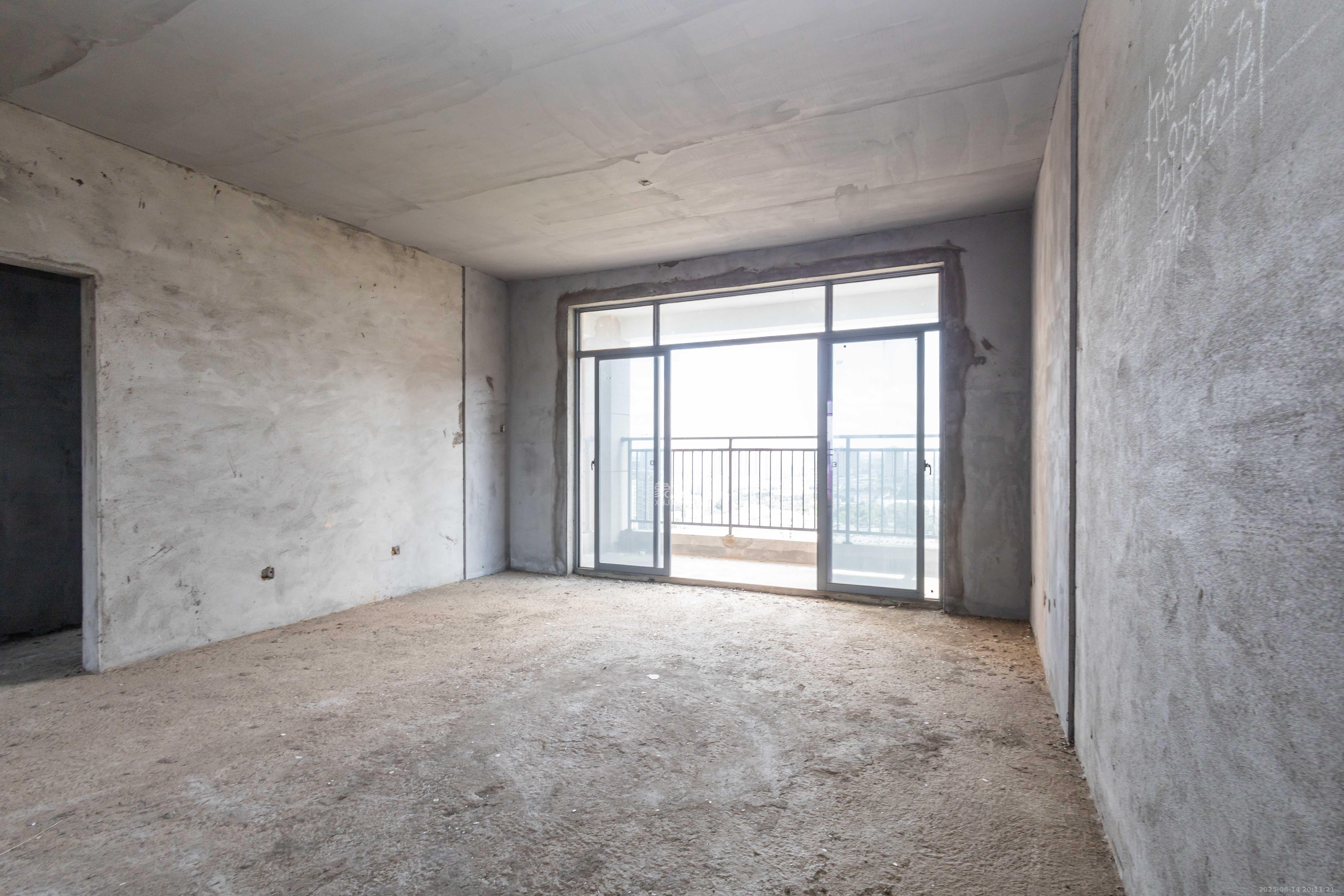 湘预家园  4室2厅2卫    83.8万 湘预家园  4室2厅2卫    83.8万客厅