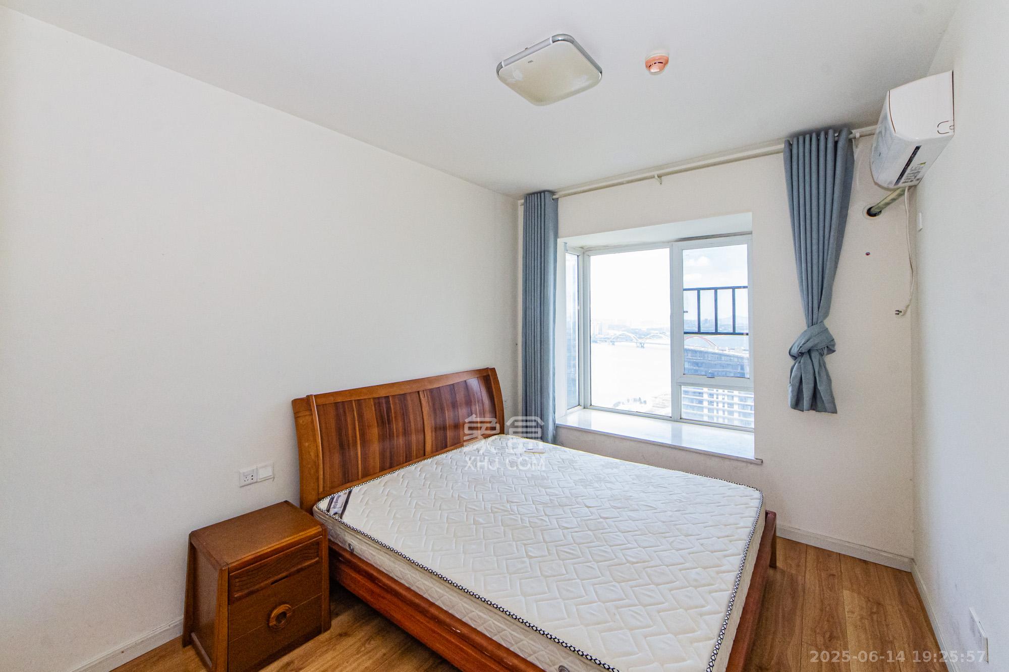 北辰三角洲C2区  3室2厅2卫    185.0万 北辰三角洲C2区  3室2厅2卫    185.0万卧室