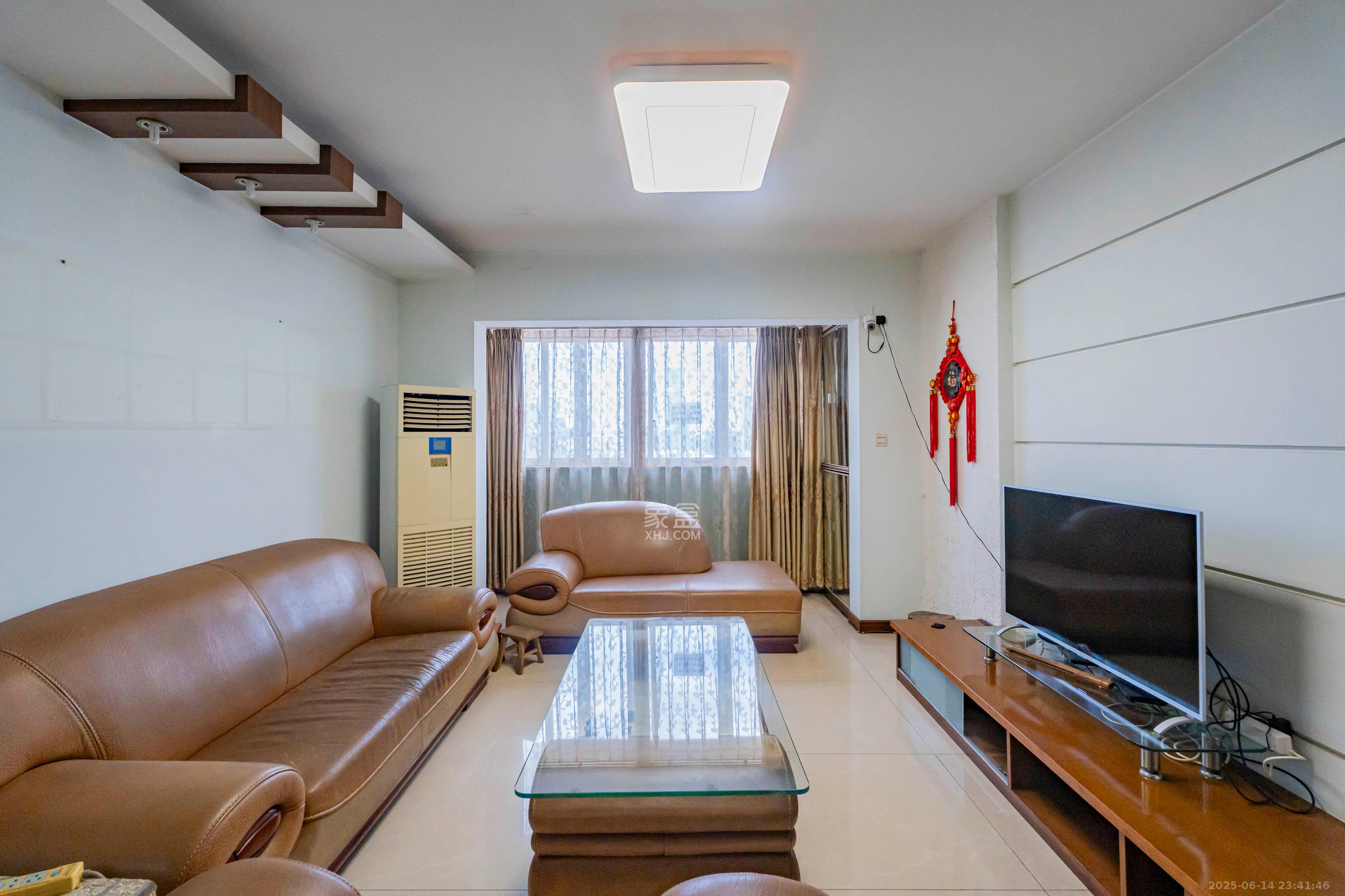 富兴金地大厦  3室2厅2卫    150.0万 富兴金地大厦  3室2厅2卫    150.0万客厅