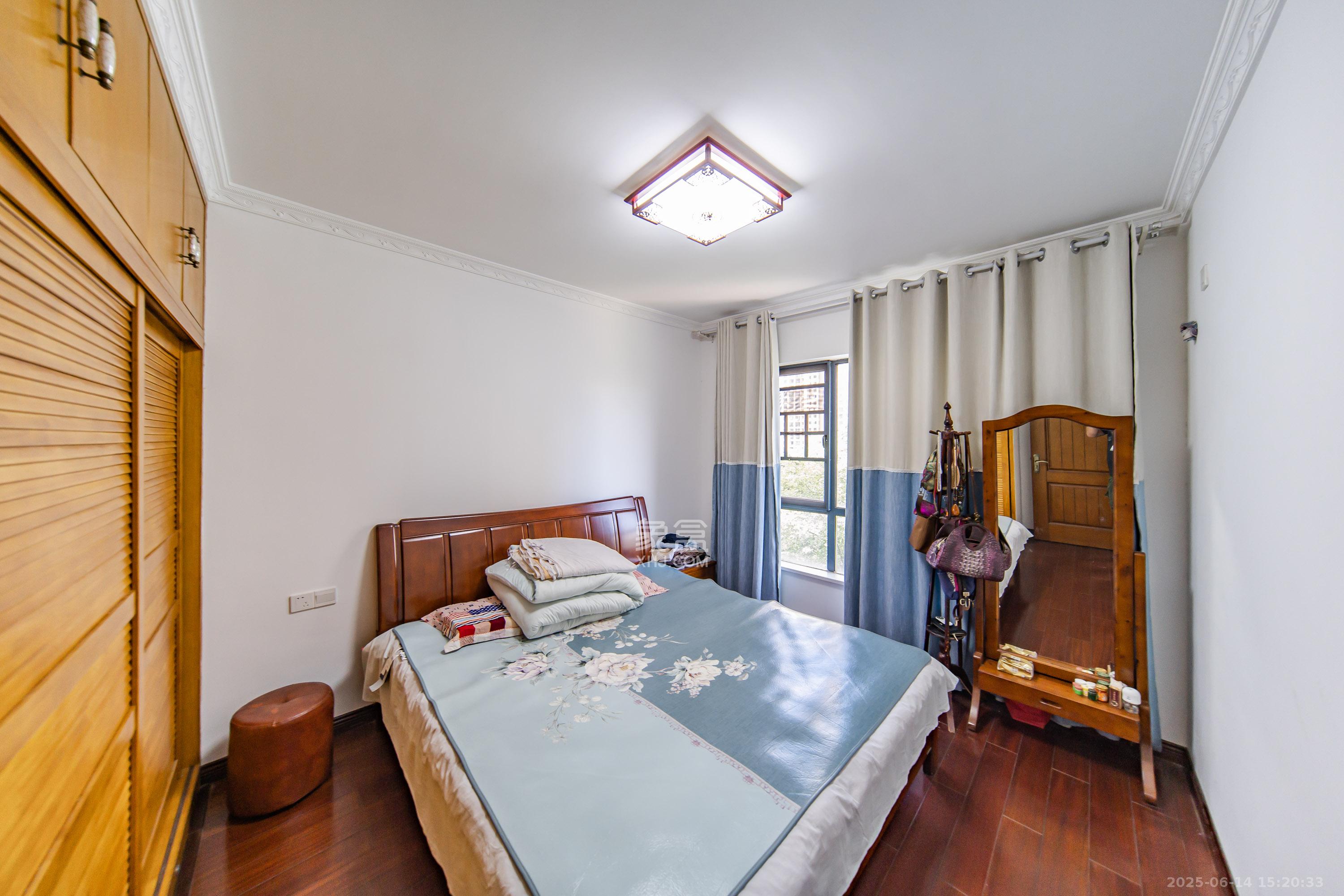 湘熙水郡(观澜海赋家园) 3室2厅1卫 108.0万 湘熙水郡(观澜海赋家园) 3室2厅1卫 108.0万卧室