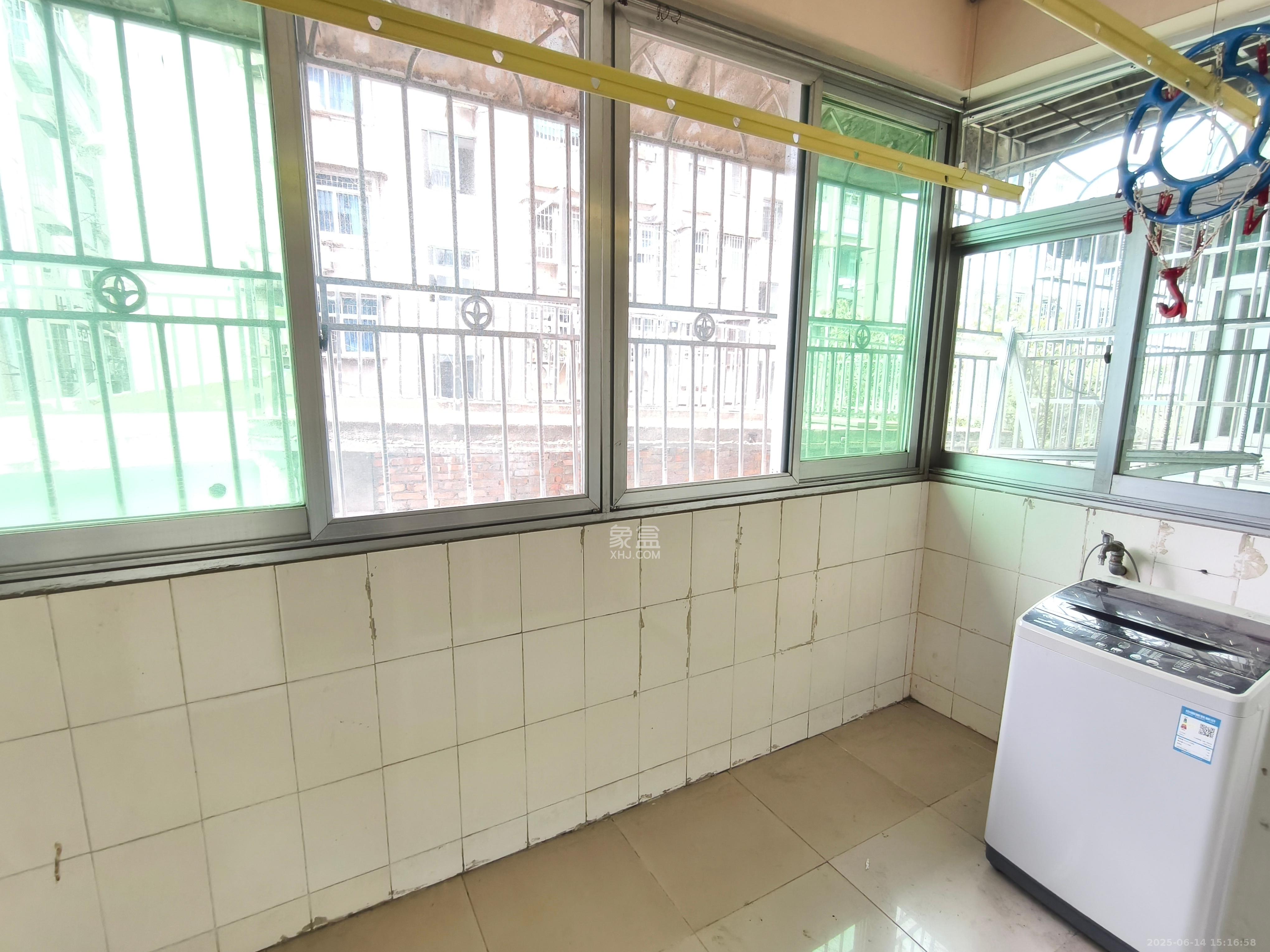 复兴街(陈家巷)散盘 4室2厅2卫 2500.0元/月 复兴街(陈家巷)散盘 4室2厅2卫 2500.0元/月室内图