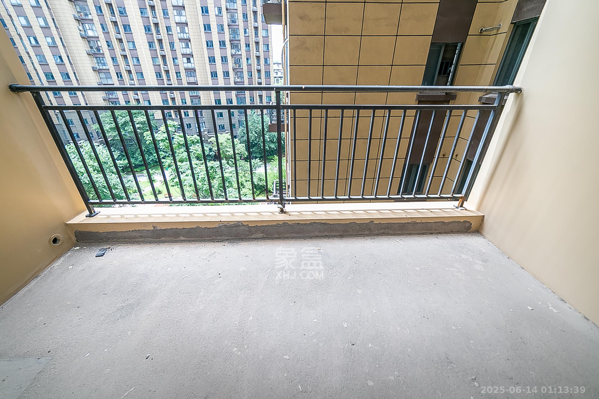荣盛花语书苑  3室2厅2卫   118.00万其他