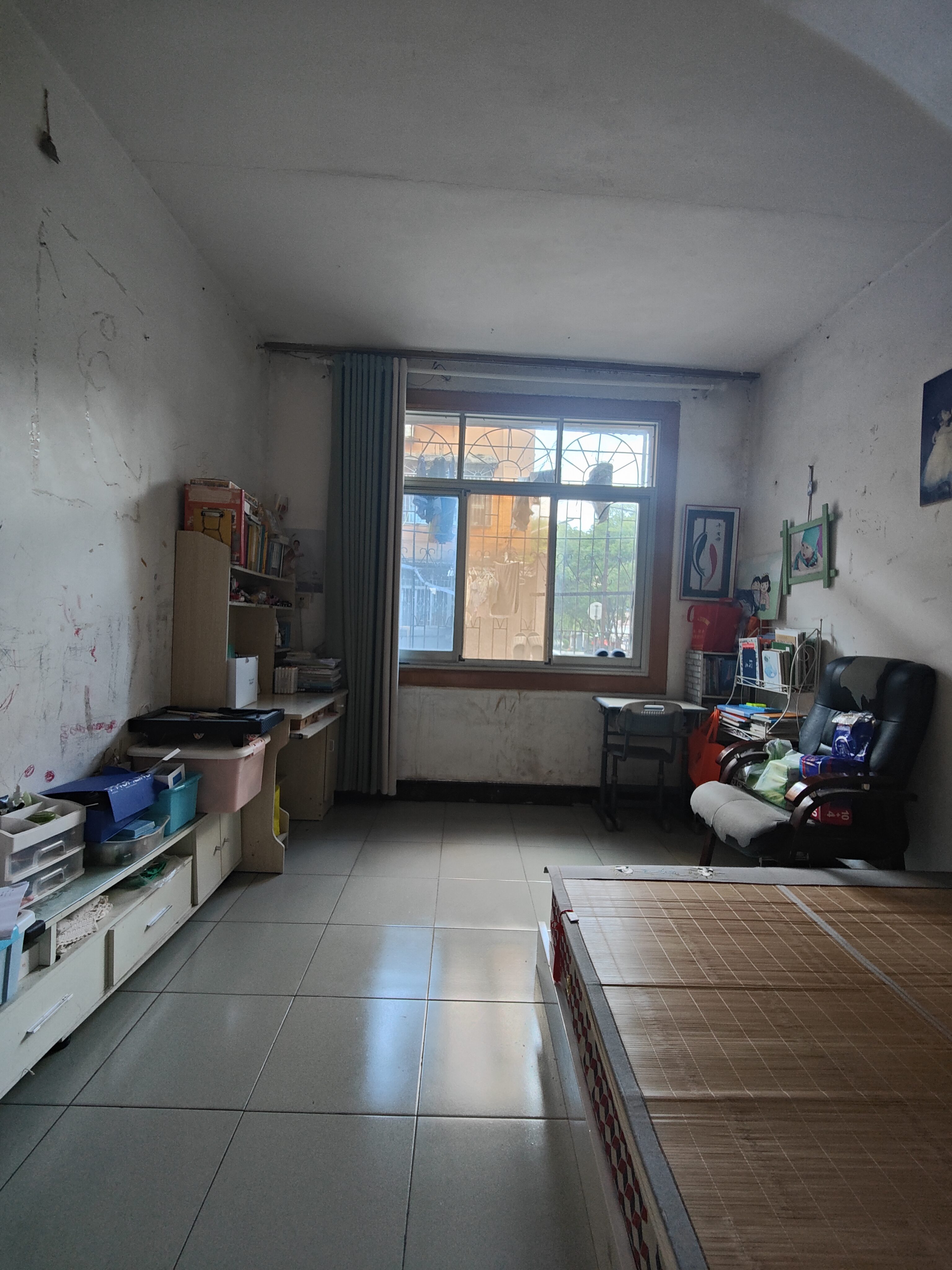 娄底宾馆家属楼 4室2厅1卫 39.8万 娄底宾馆家属楼 4室2厅1卫 39.8万客厅