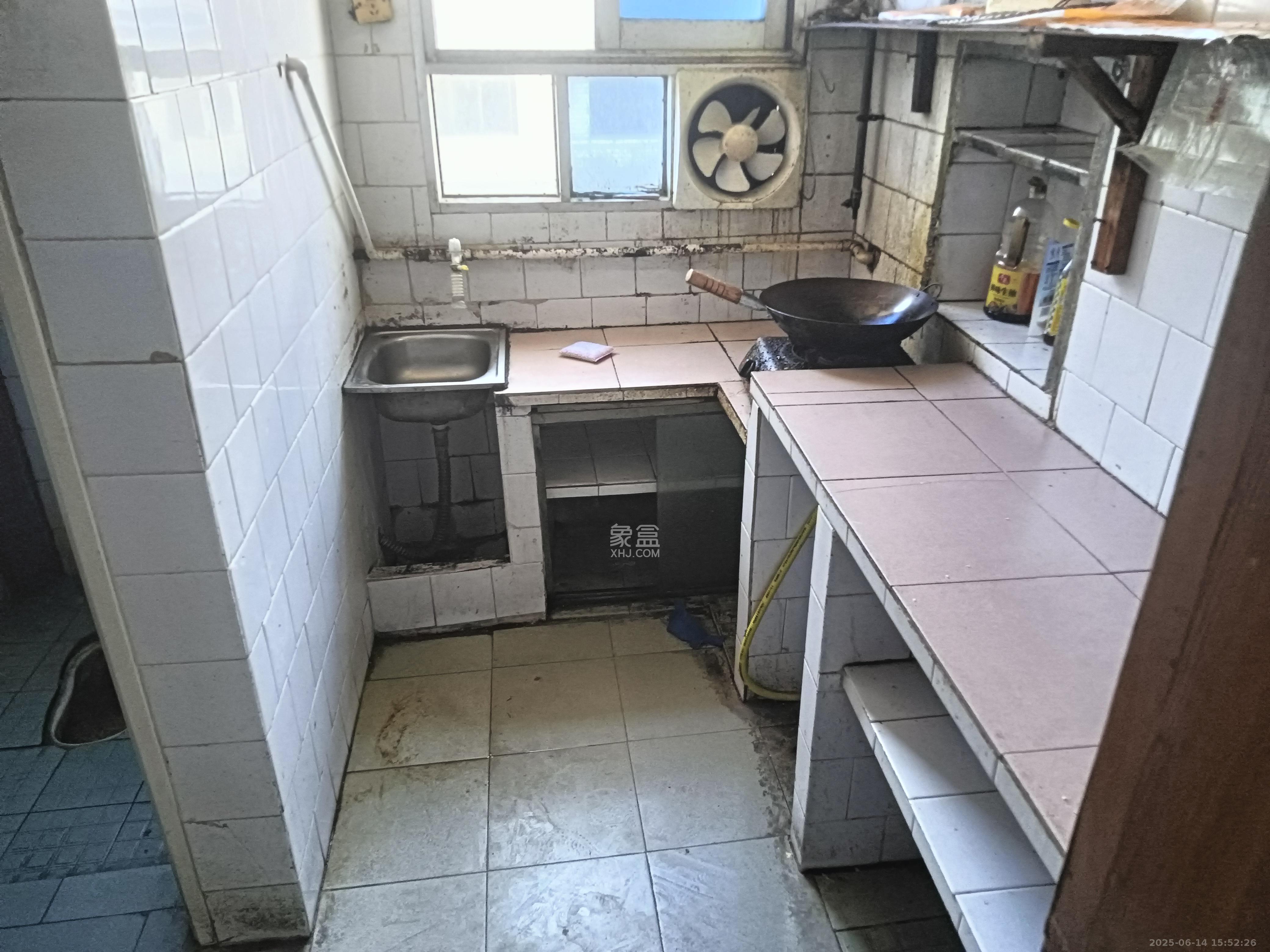 长沙县政府幸福桥宿舍(幸福桥168号)  3室1厅1卫    1400.0元/月 长沙县政府幸福桥宿舍(幸福桥168号)  3室1厅1卫    1400.0元/月室内图