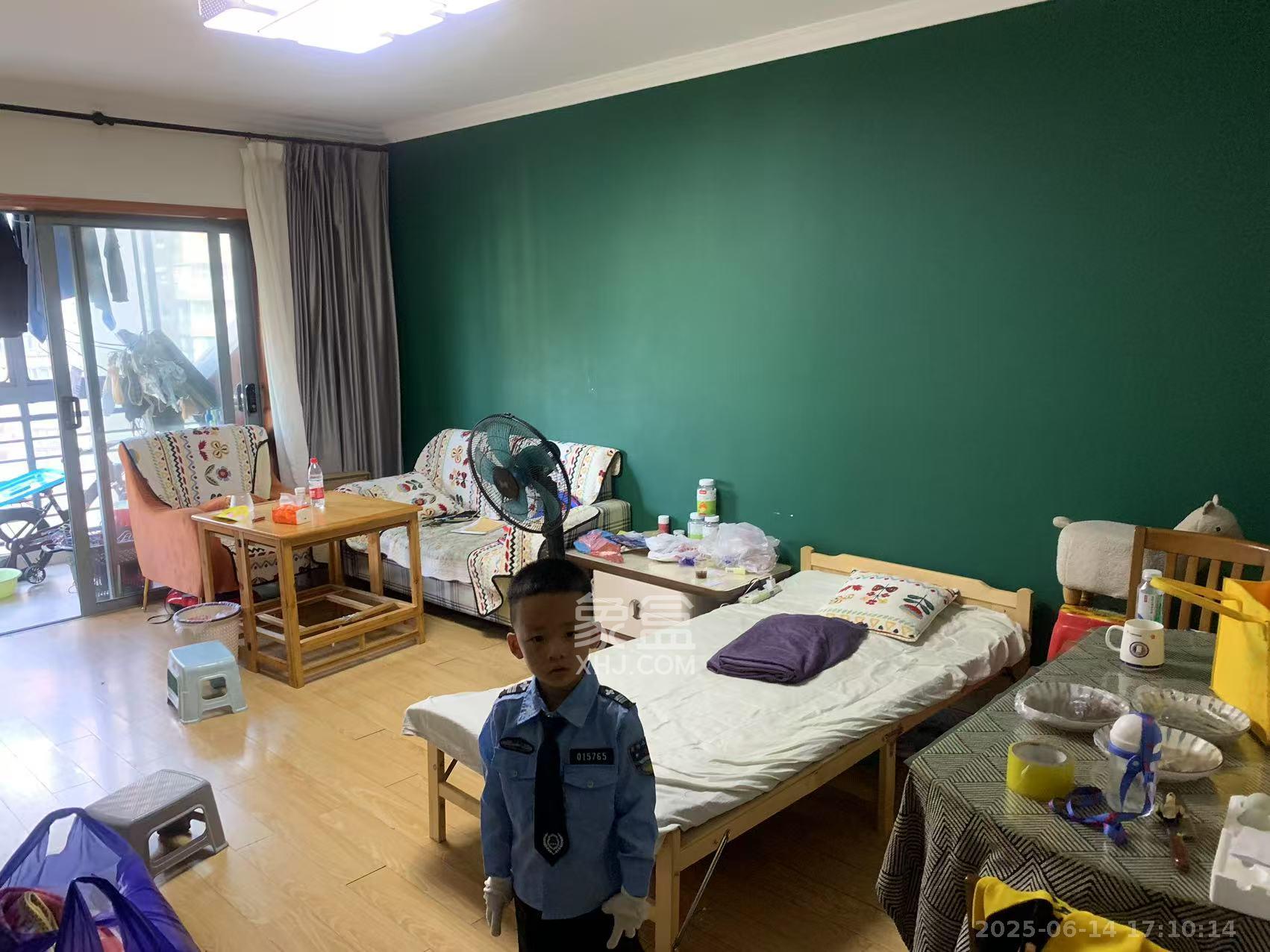 滨江君悦香邸  1室2厅1卫   2500.00元/月室内图1