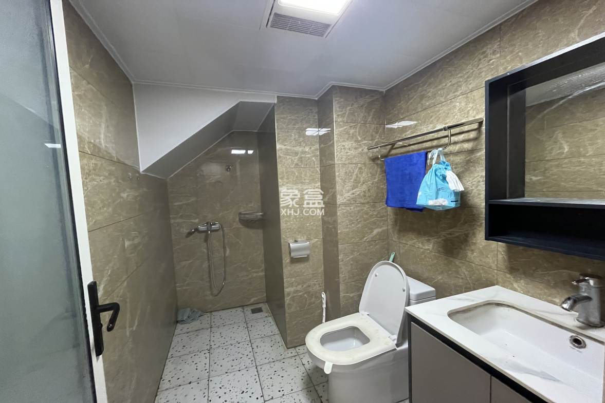 青春里  2室2厅1卫    1700.0元/月 青春里  2室2厅1卫    1700.0元/月室内图