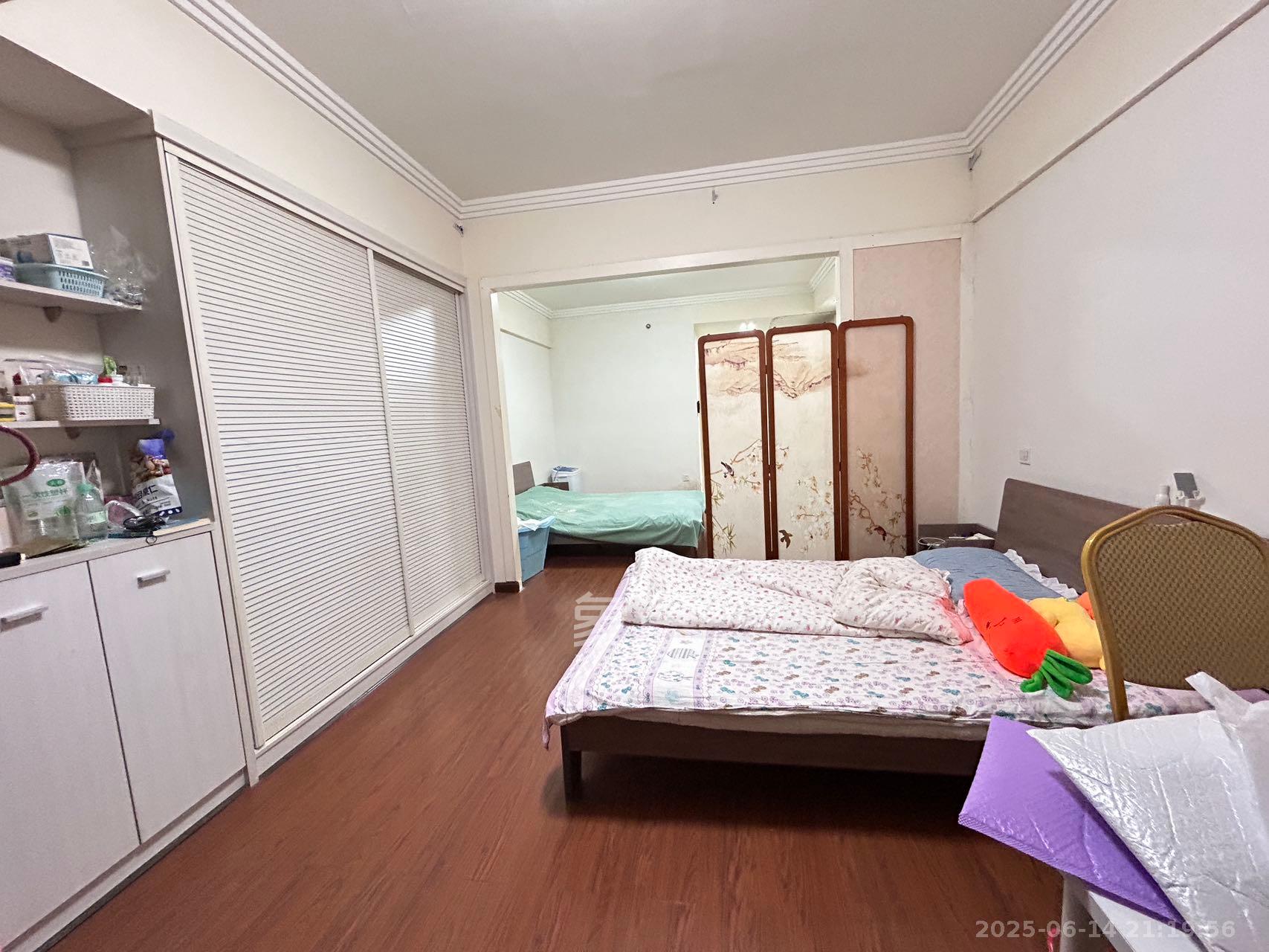 西子一间  1室1厅1卫    1700.0元/月 西子一间  1室1厅1卫    1700.0元/月室内图