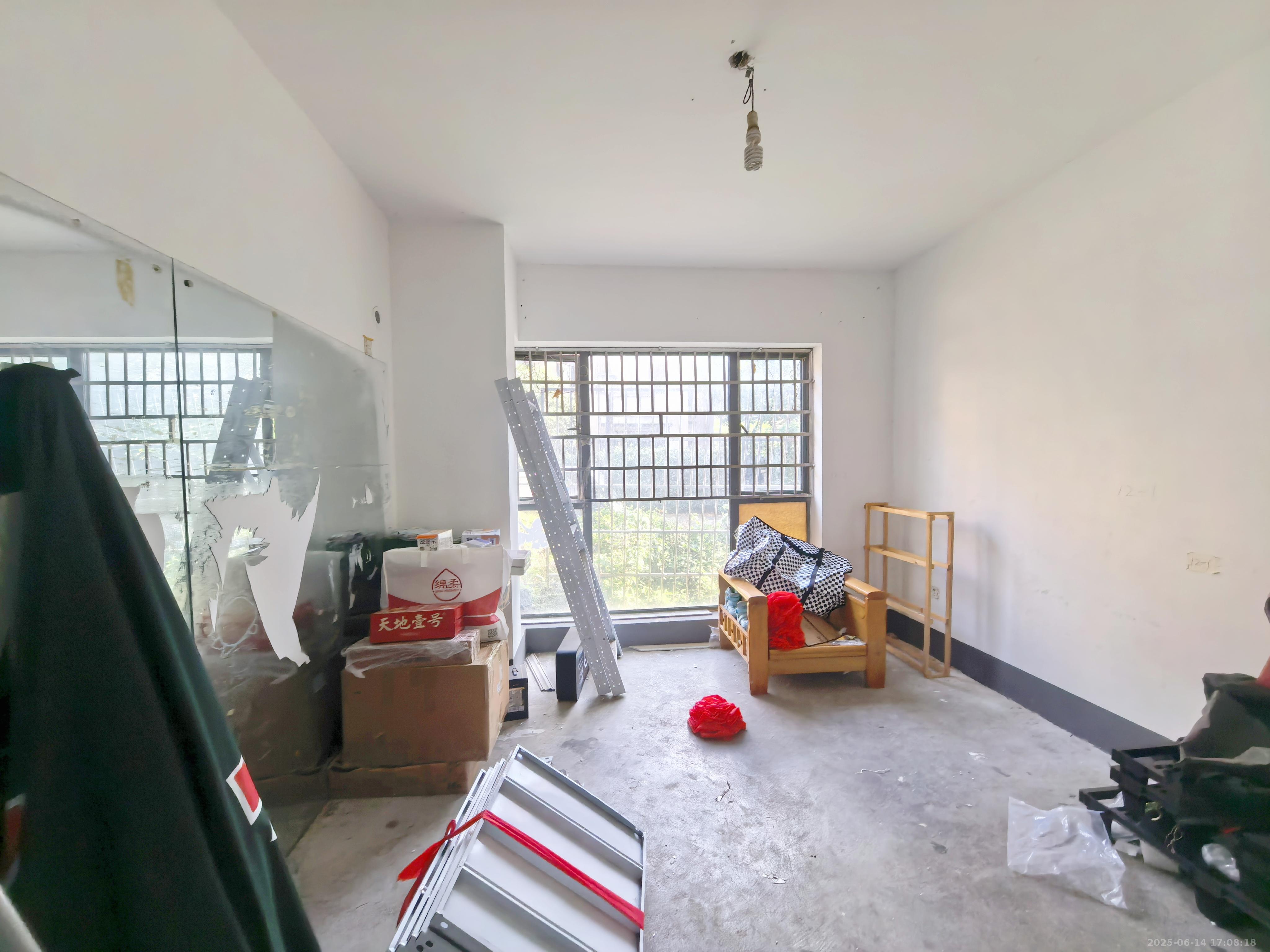 中城丽景香山园  3室2厅2卫   3300.00元/月室内图