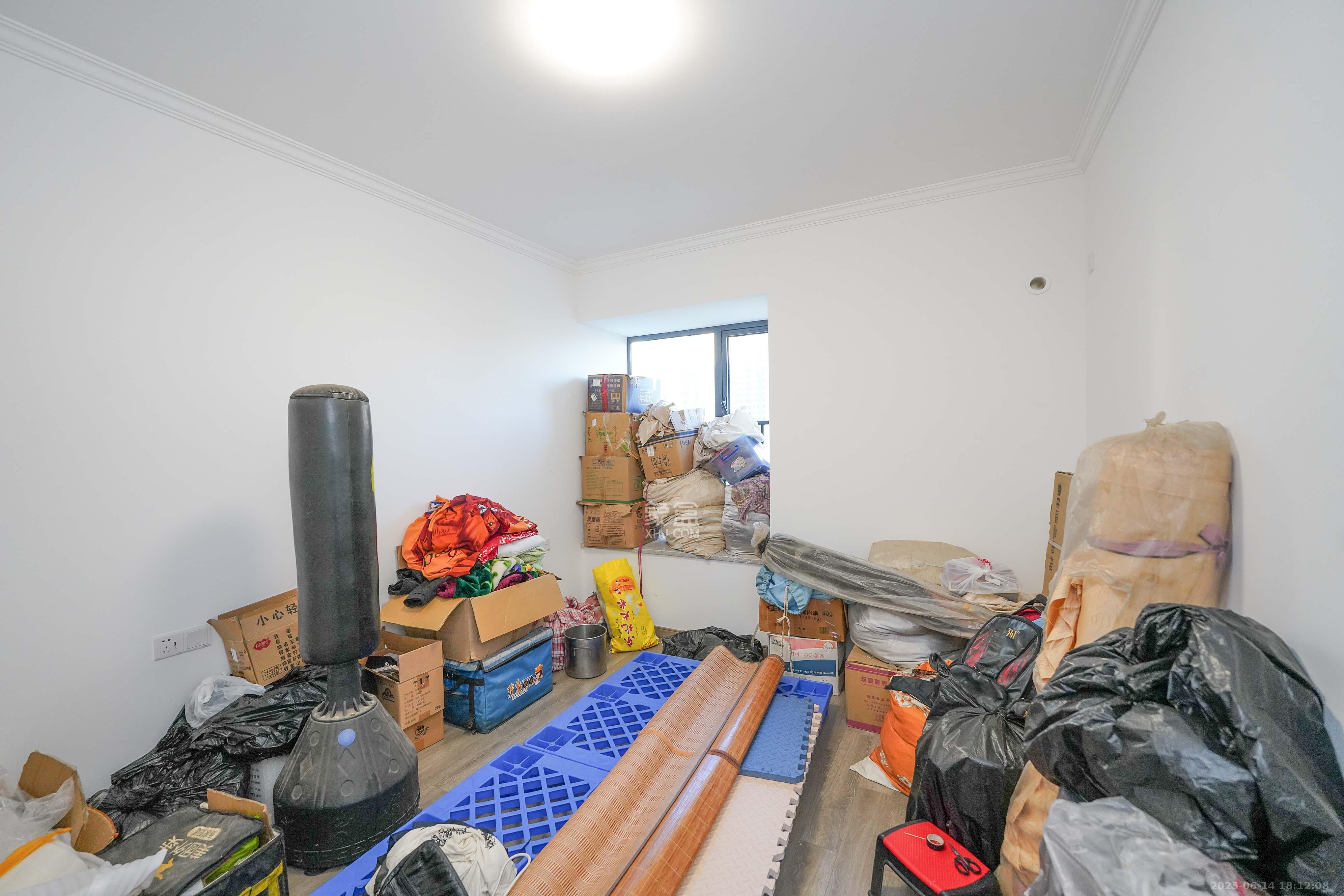 中建璟和城  3室2厅2卫   110.00万卧室