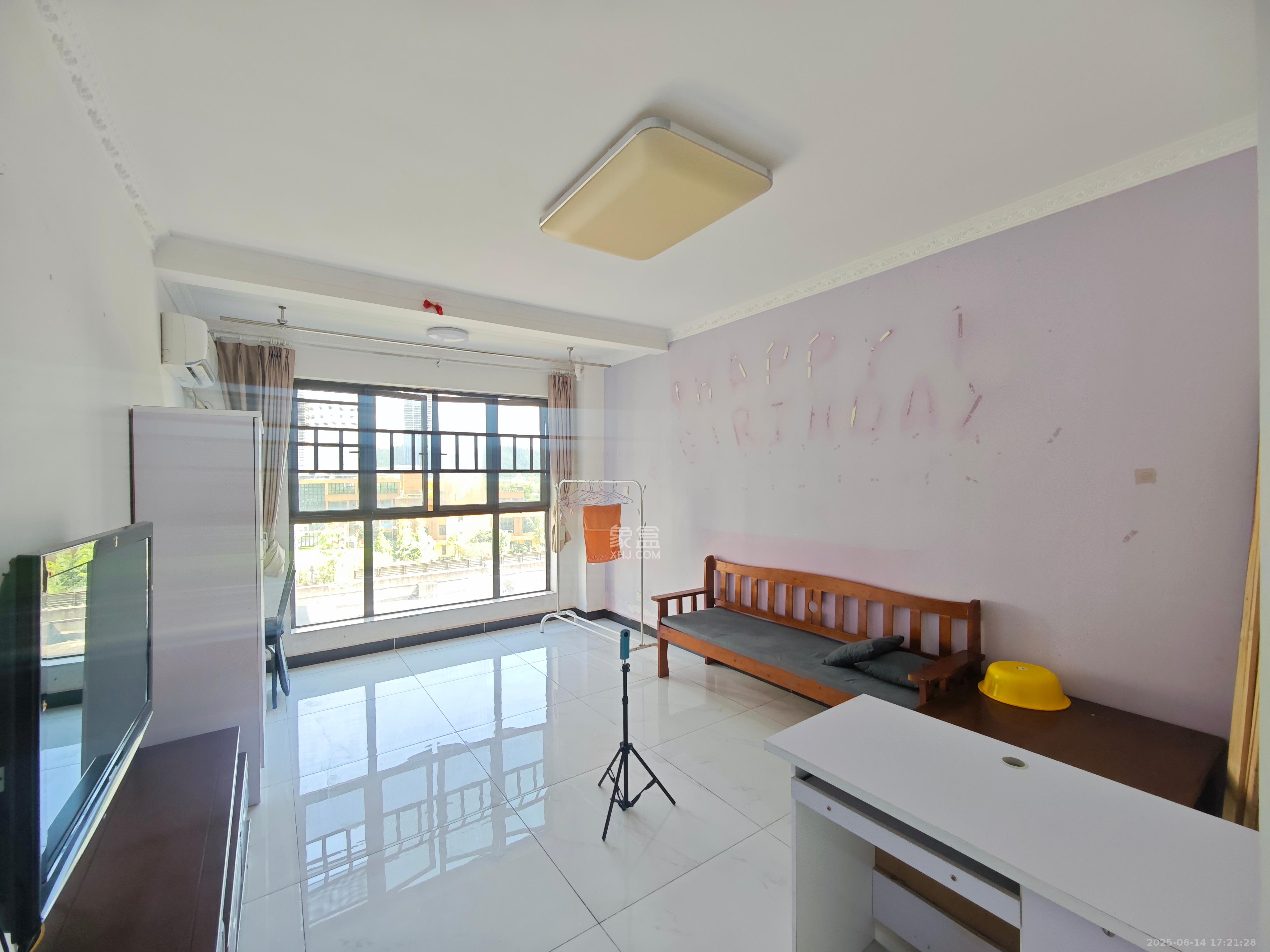 梅溪鑫苑名家 3室2厅1卫 2400.0元/月 梅溪鑫苑名家 3室2厅1卫 2400.0元/月室内图